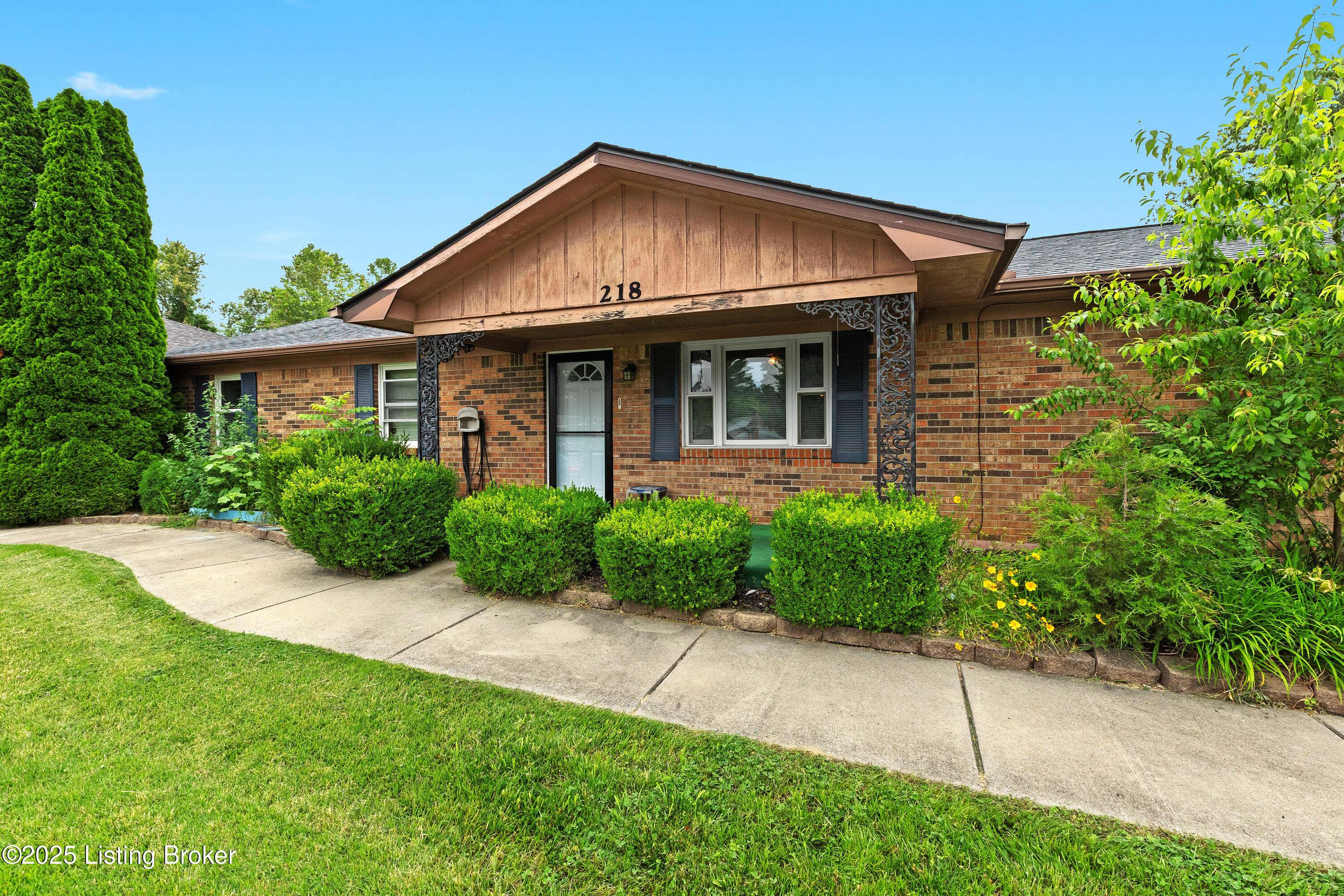Radcliff, KY 40160,218 Hallmark Cir