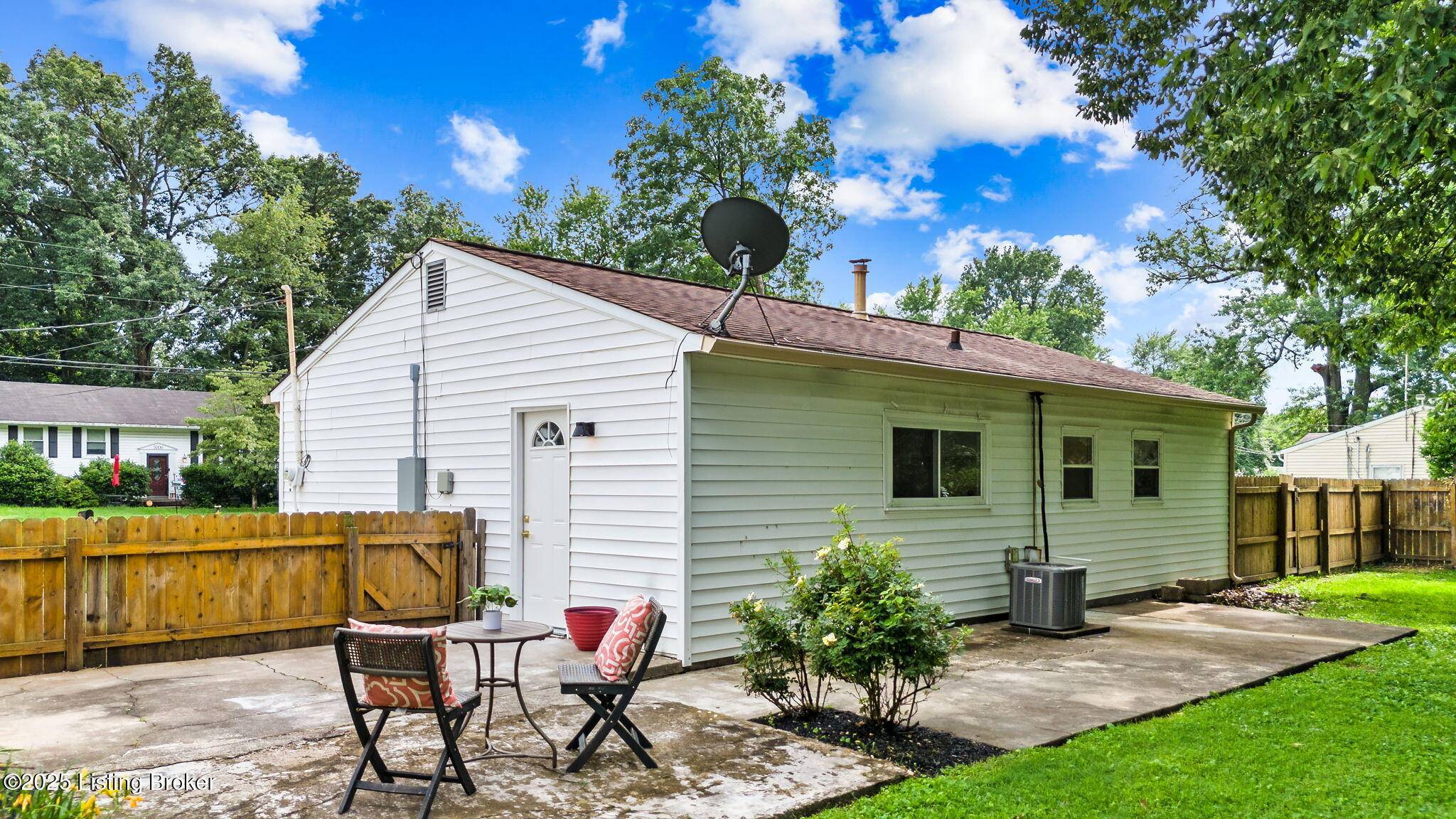 Louisville, KY 40218,5007 Red Fern Rd