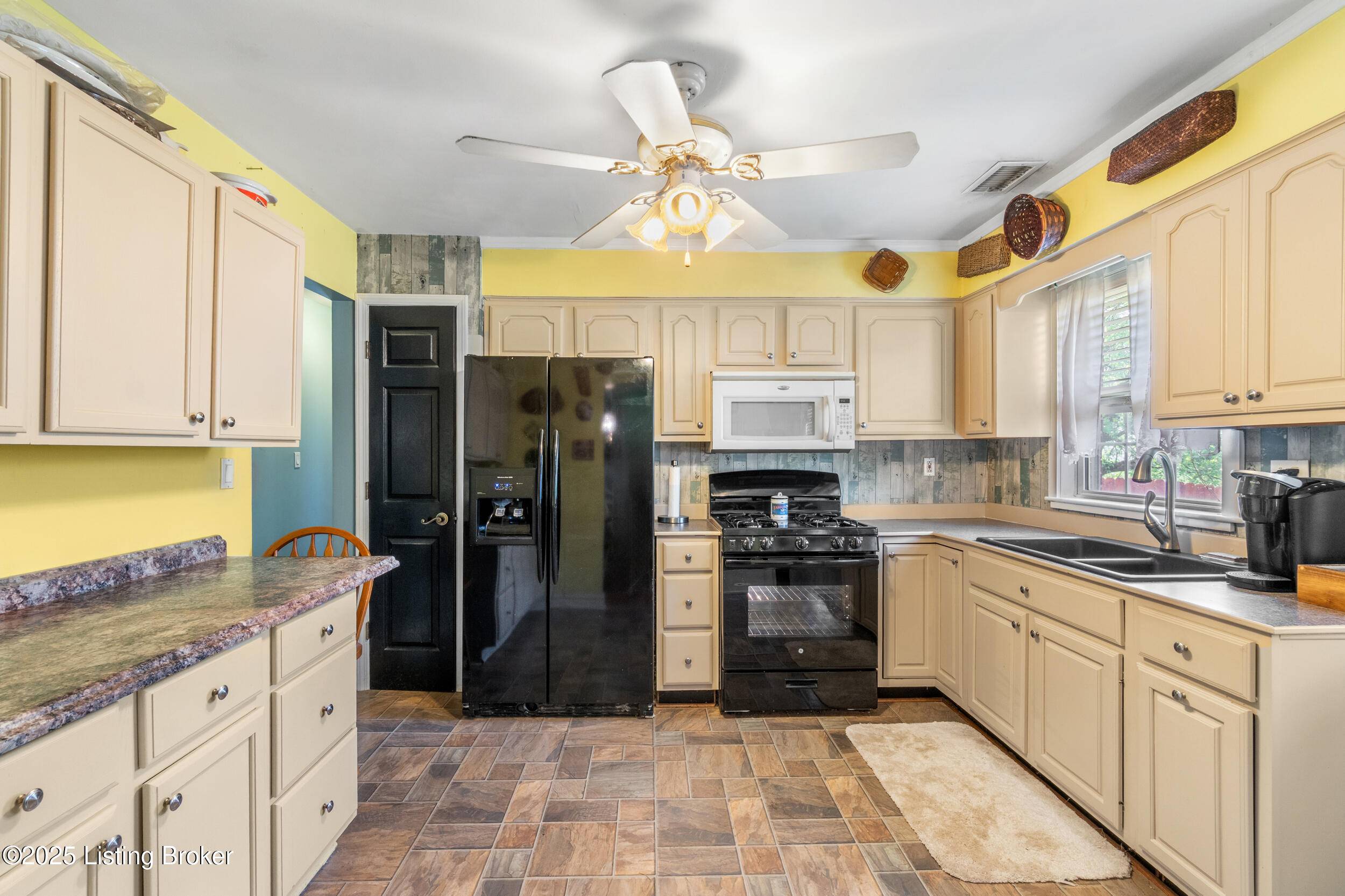 Louisville, KY 40219,3820 Foreman Ln
