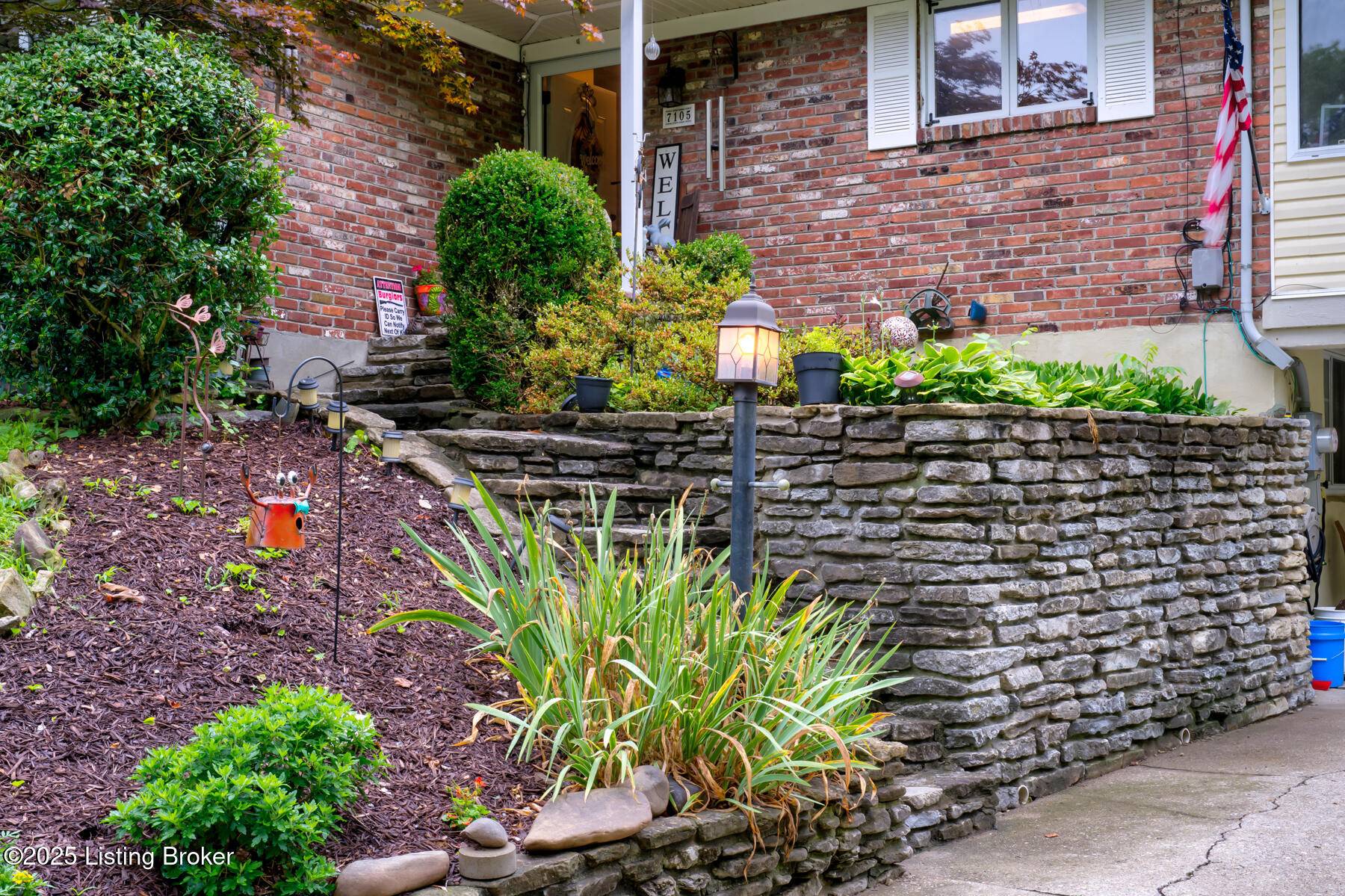 Louisville, KY 40228,7105 Woodrow WAY