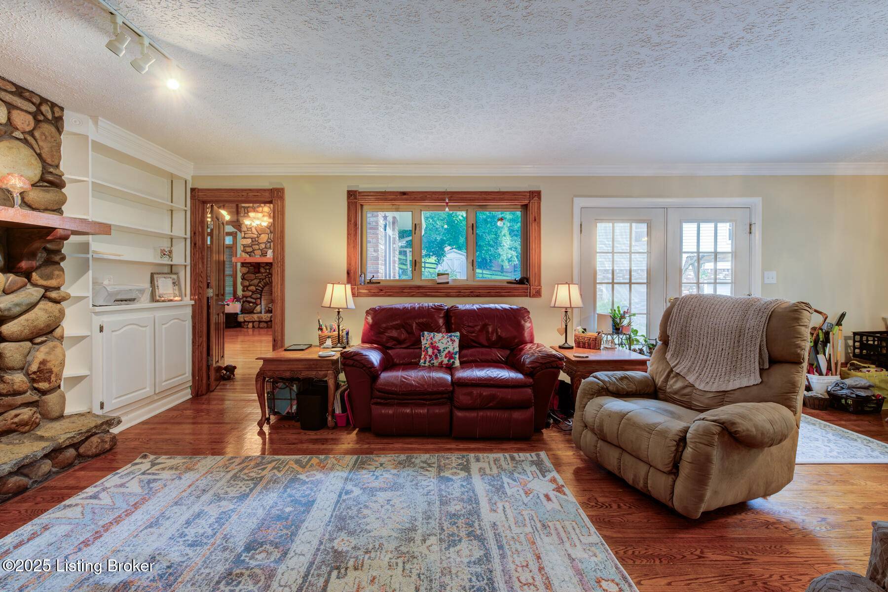 Louisville, KY 40228,7105 Woodrow WAY