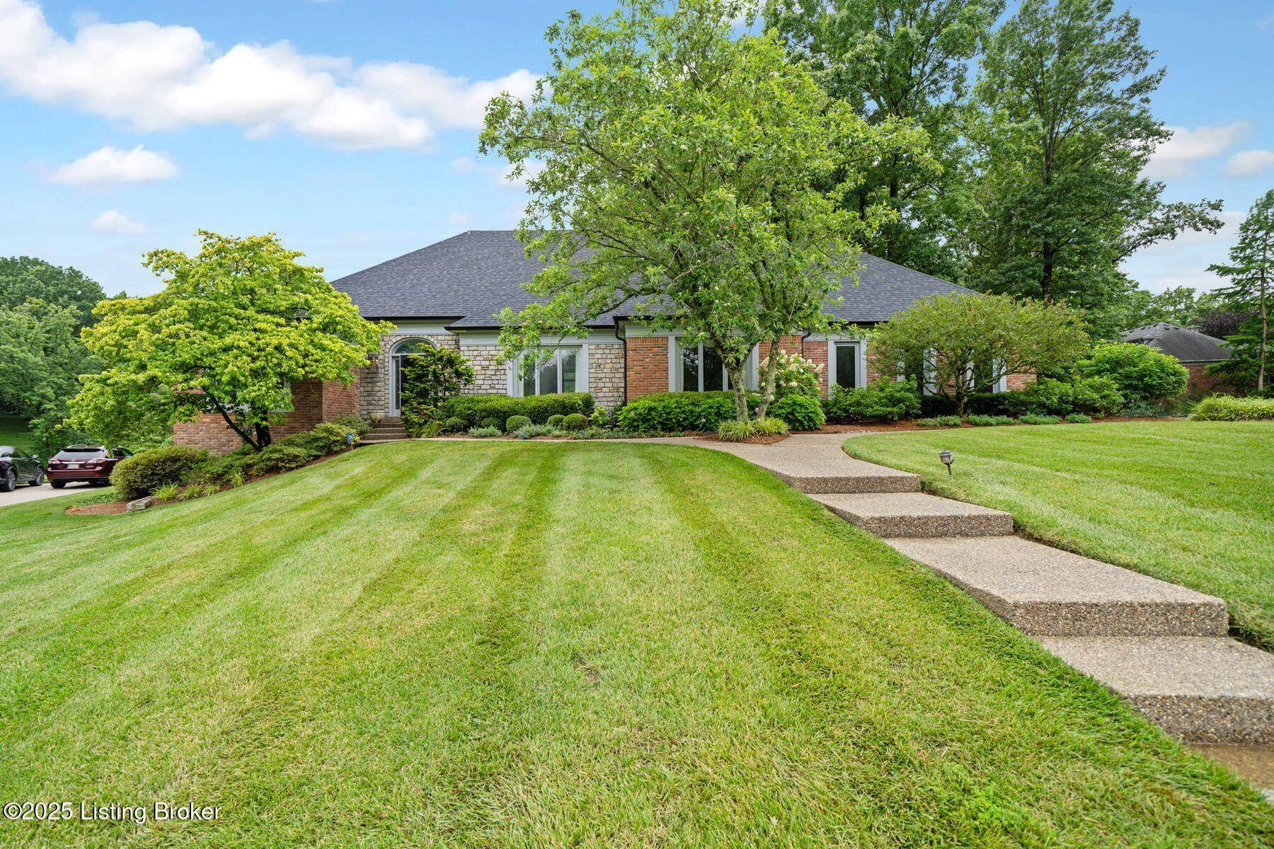 Louisville, KY 40245,527 Woodlake Dr