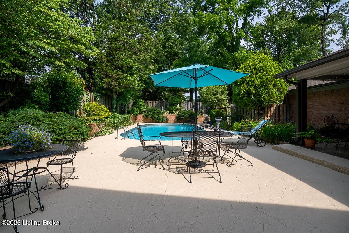 Louisville, KY 40207,1824 Knollwood Rd