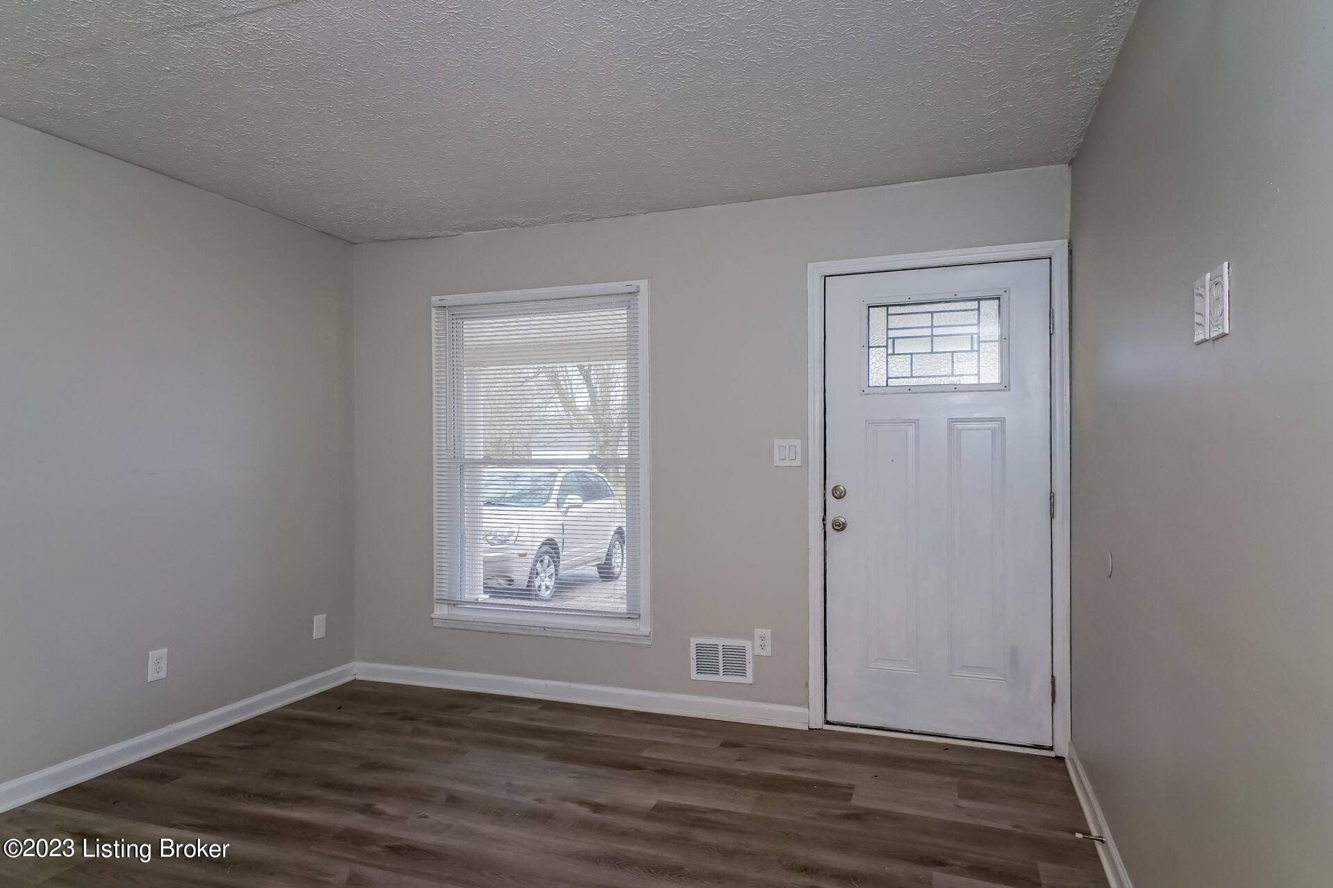 Louisville, KY 40272,5405 Tivoli Dr