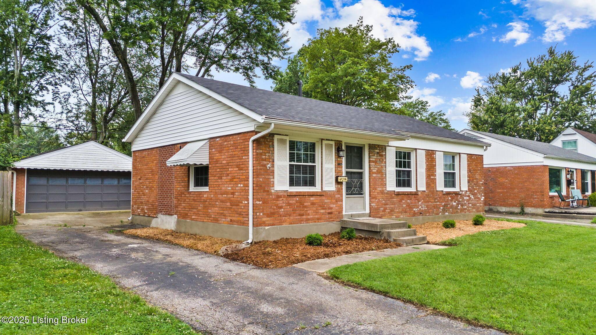 Jeffersontown, KY 40299,9506 Sue Helen Dr