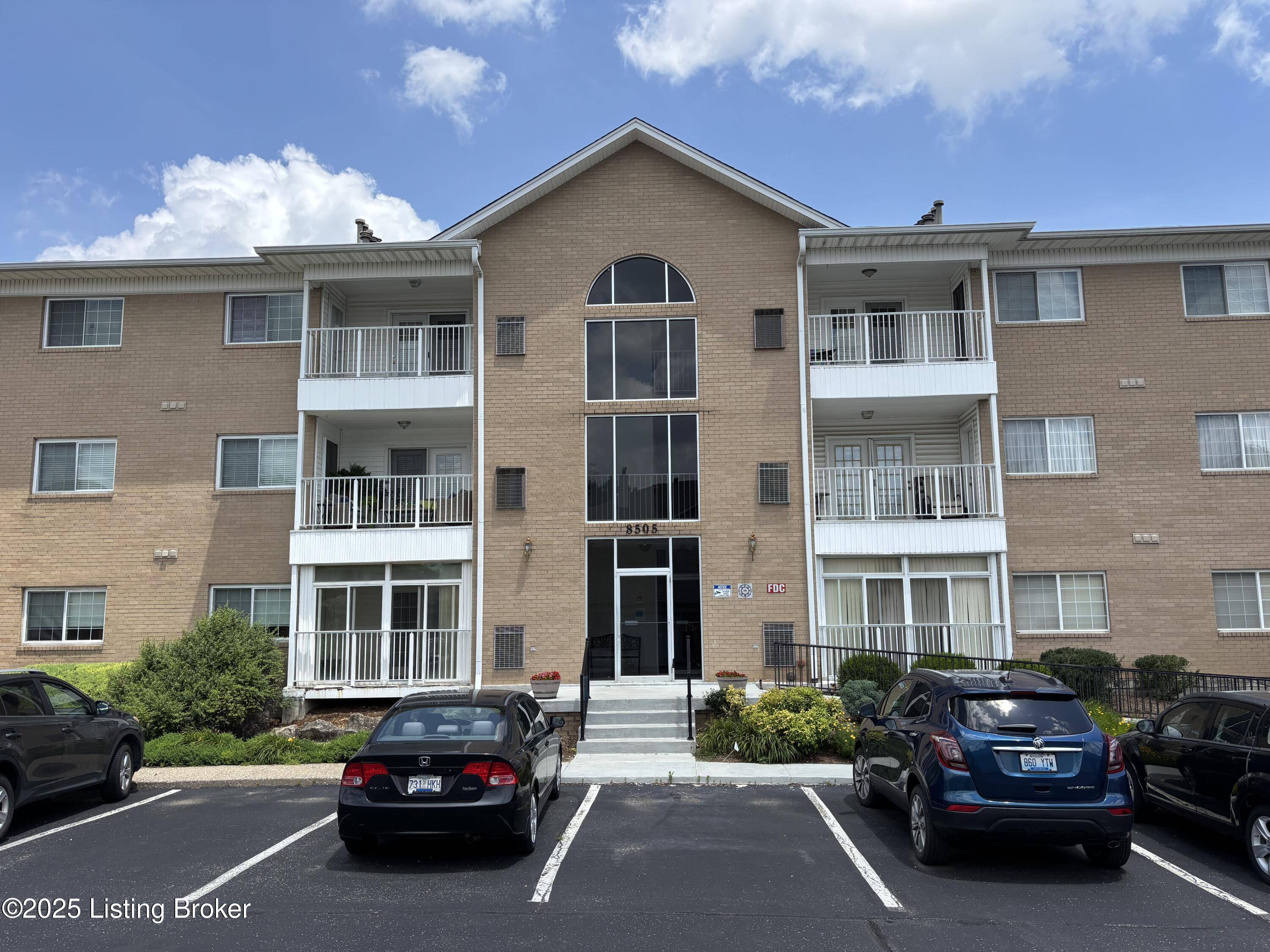 Louisville, KY 40220,8505 Atrium Dr #301