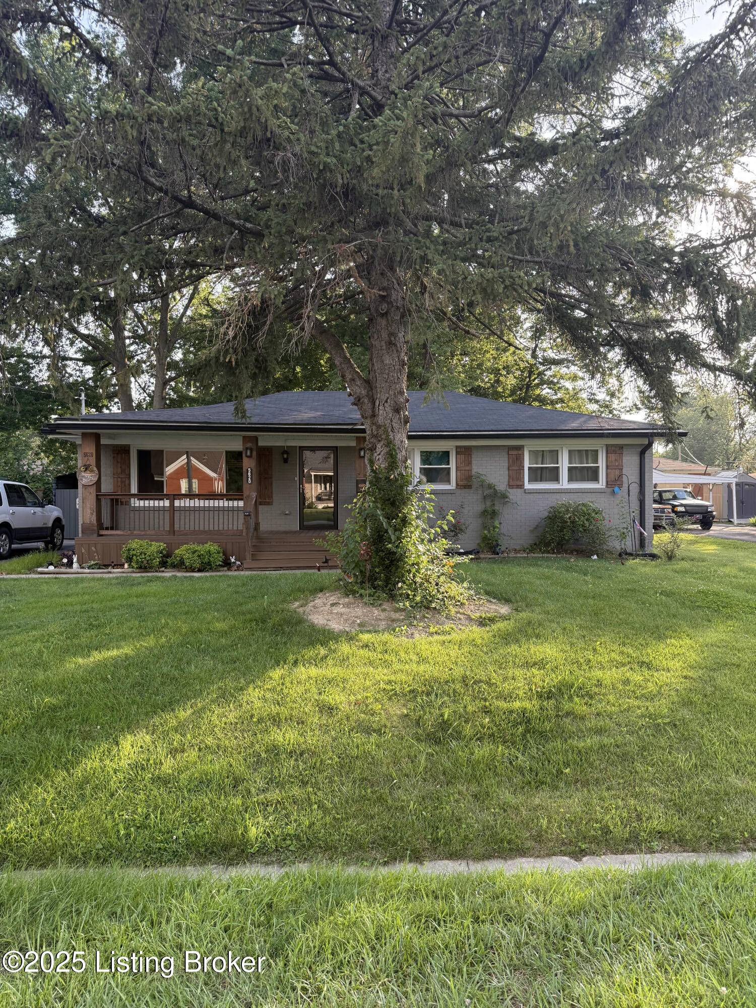 Louisville, KY 40219,5620 Carolyn WAY