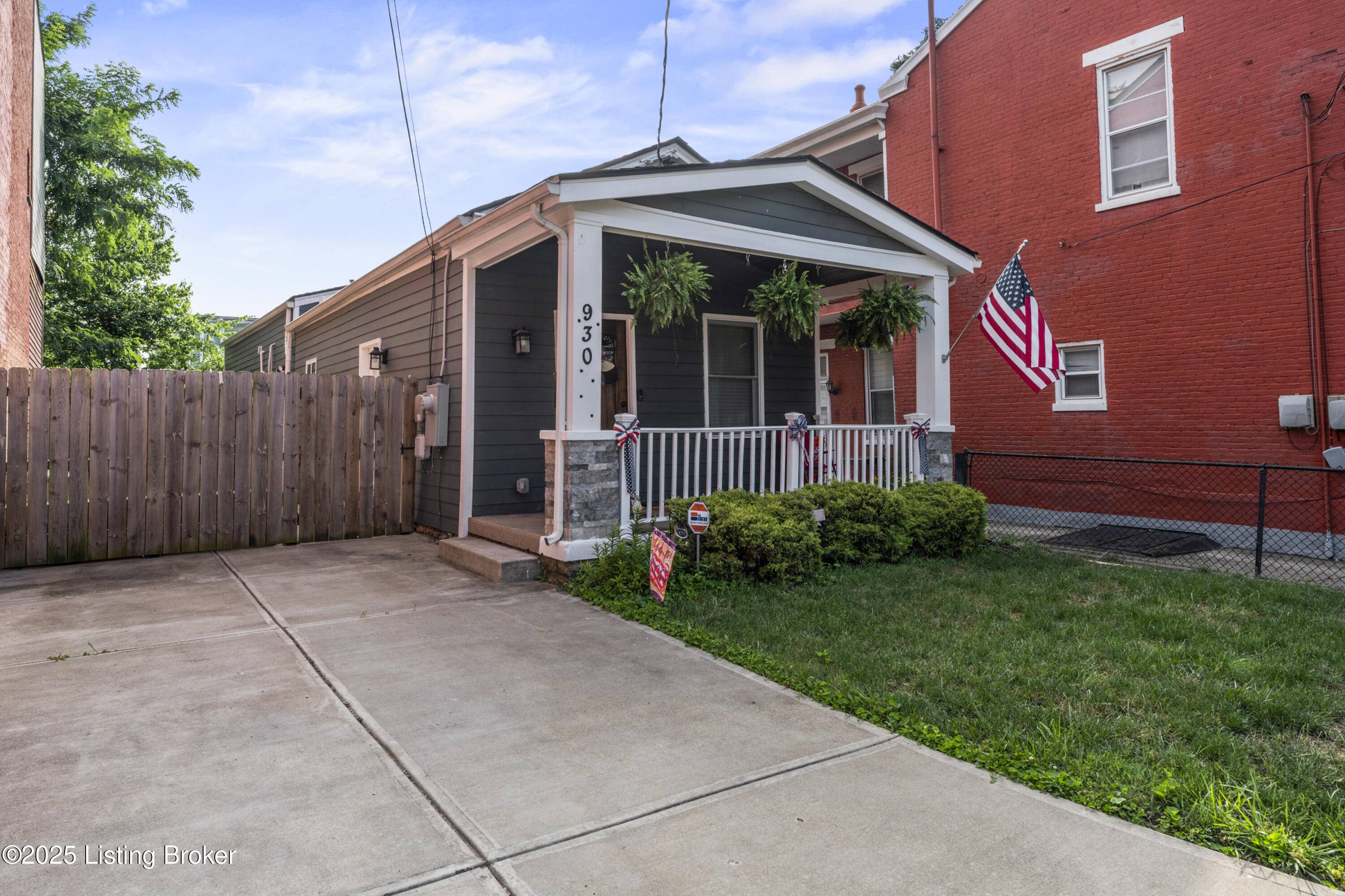 Newport, KY 41071,930 York St