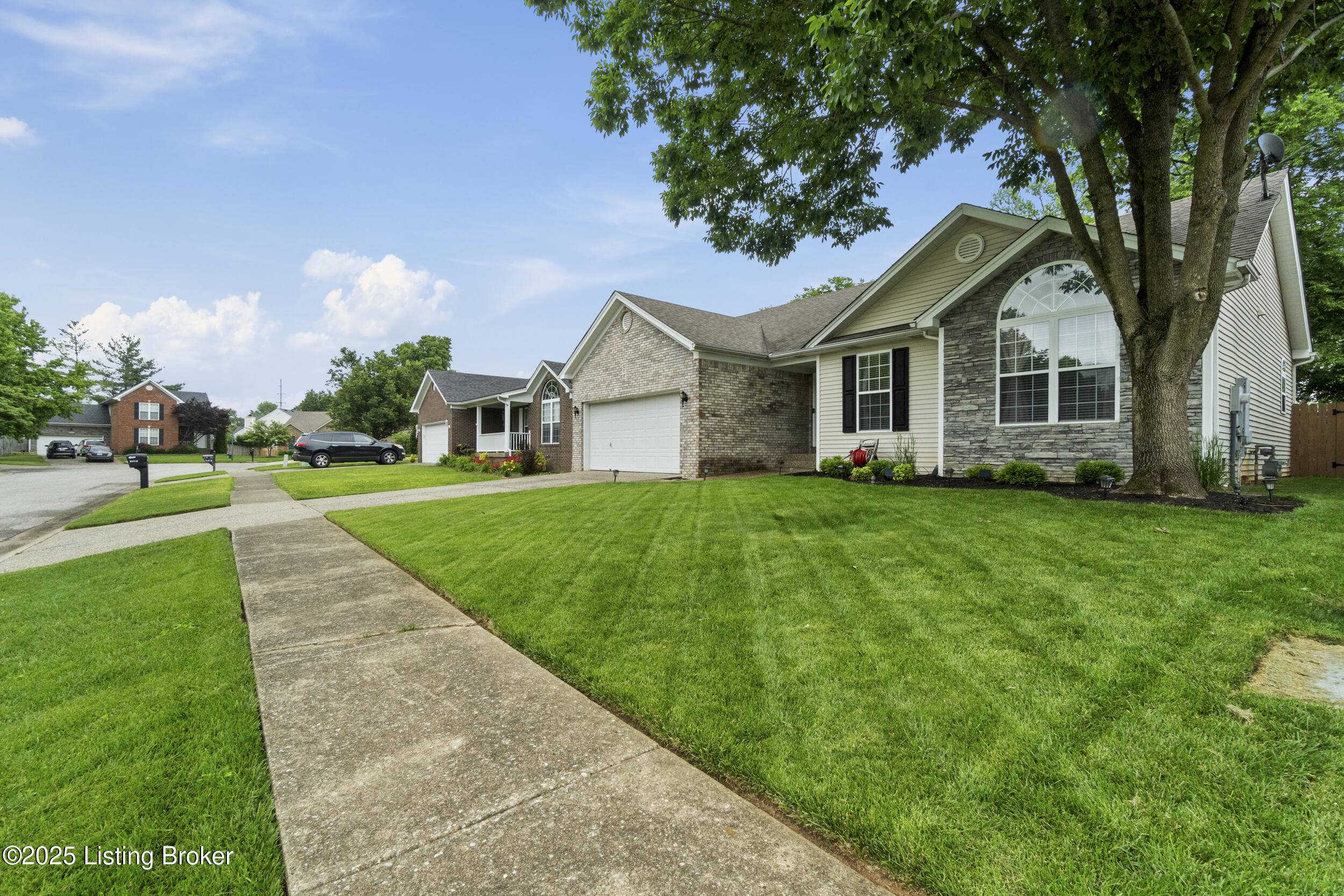 Louisville, KY 40242,9014 Holly Village Ct