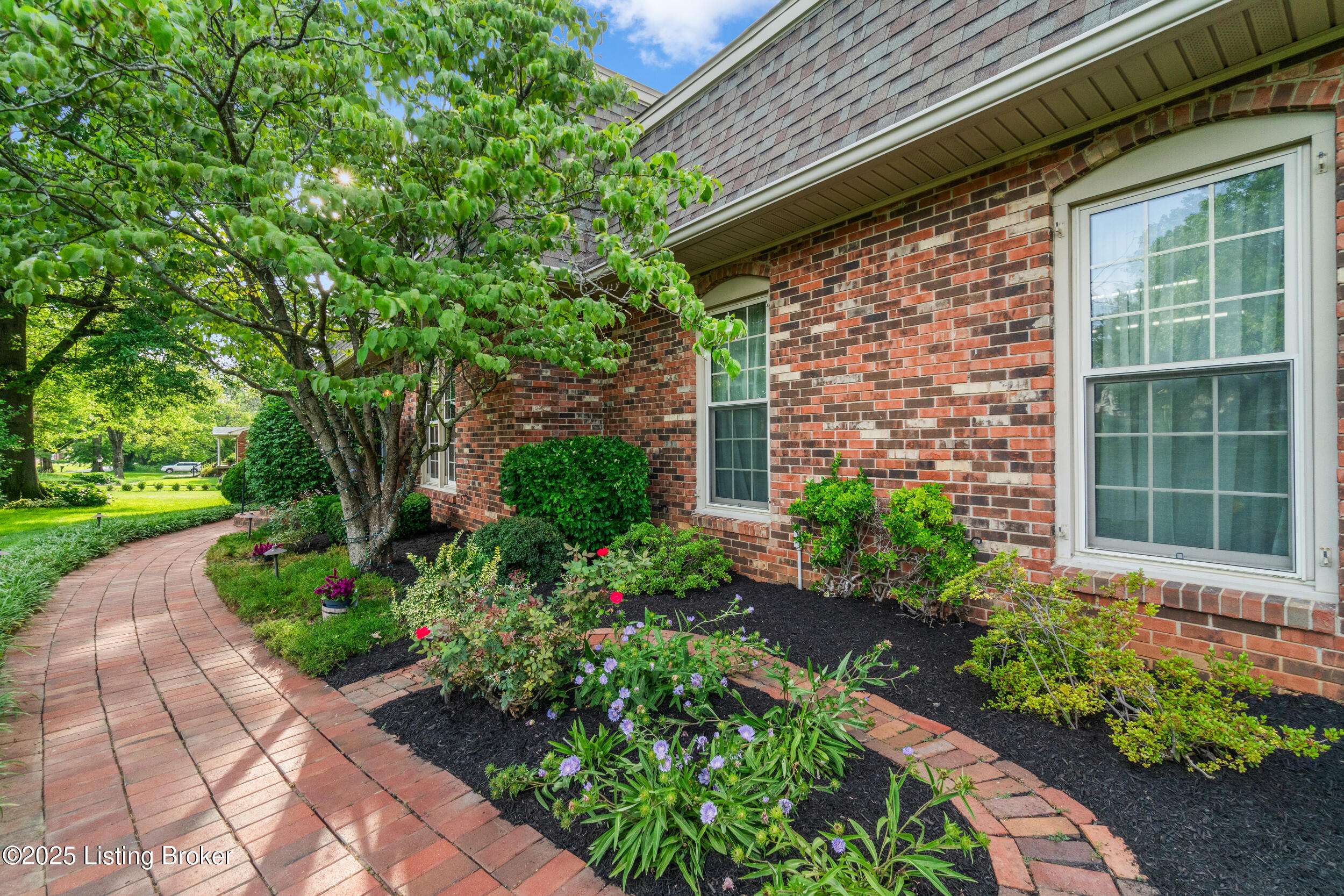 Louisville, KY 40299,8819 Tranquil Valley Ln