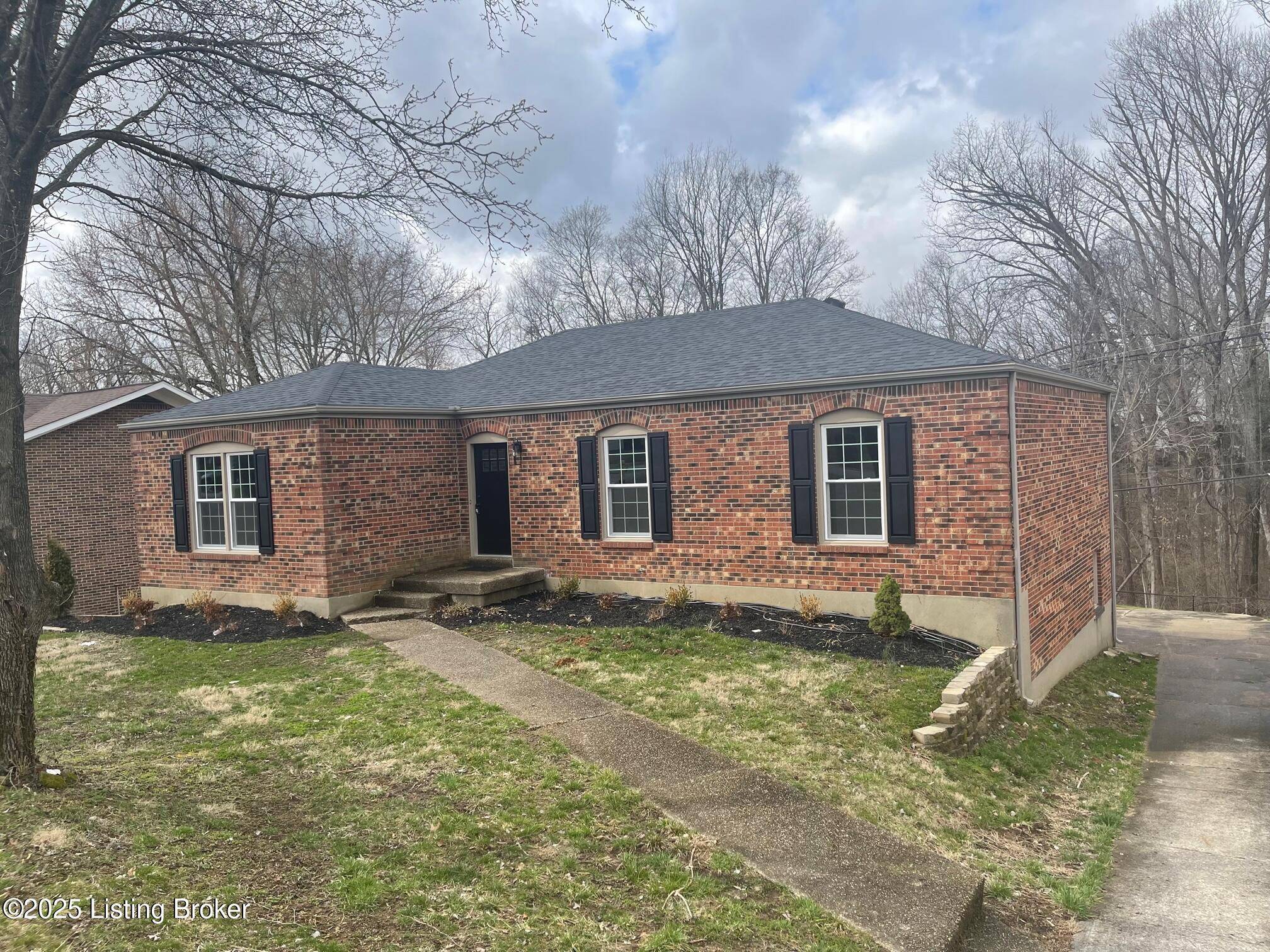 Louisville, KY 40291,7308 Buffington Ct #1/2
