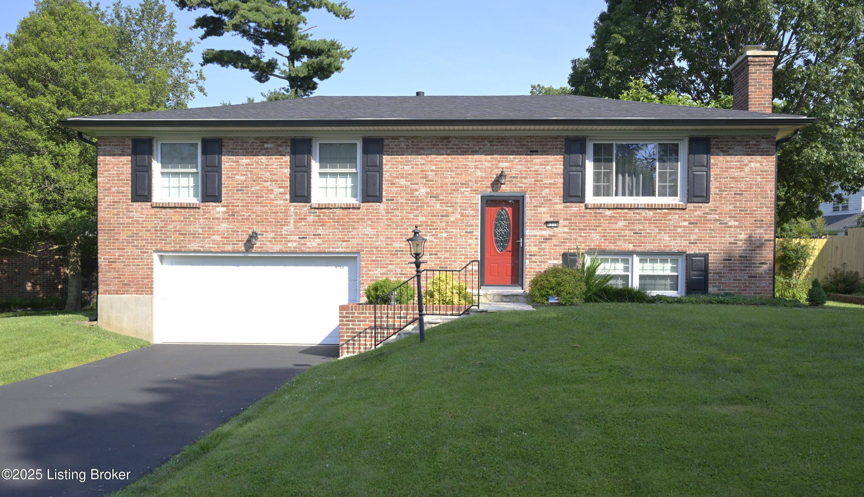 Louisville, KY 40242,9719 Lanesboro WAY