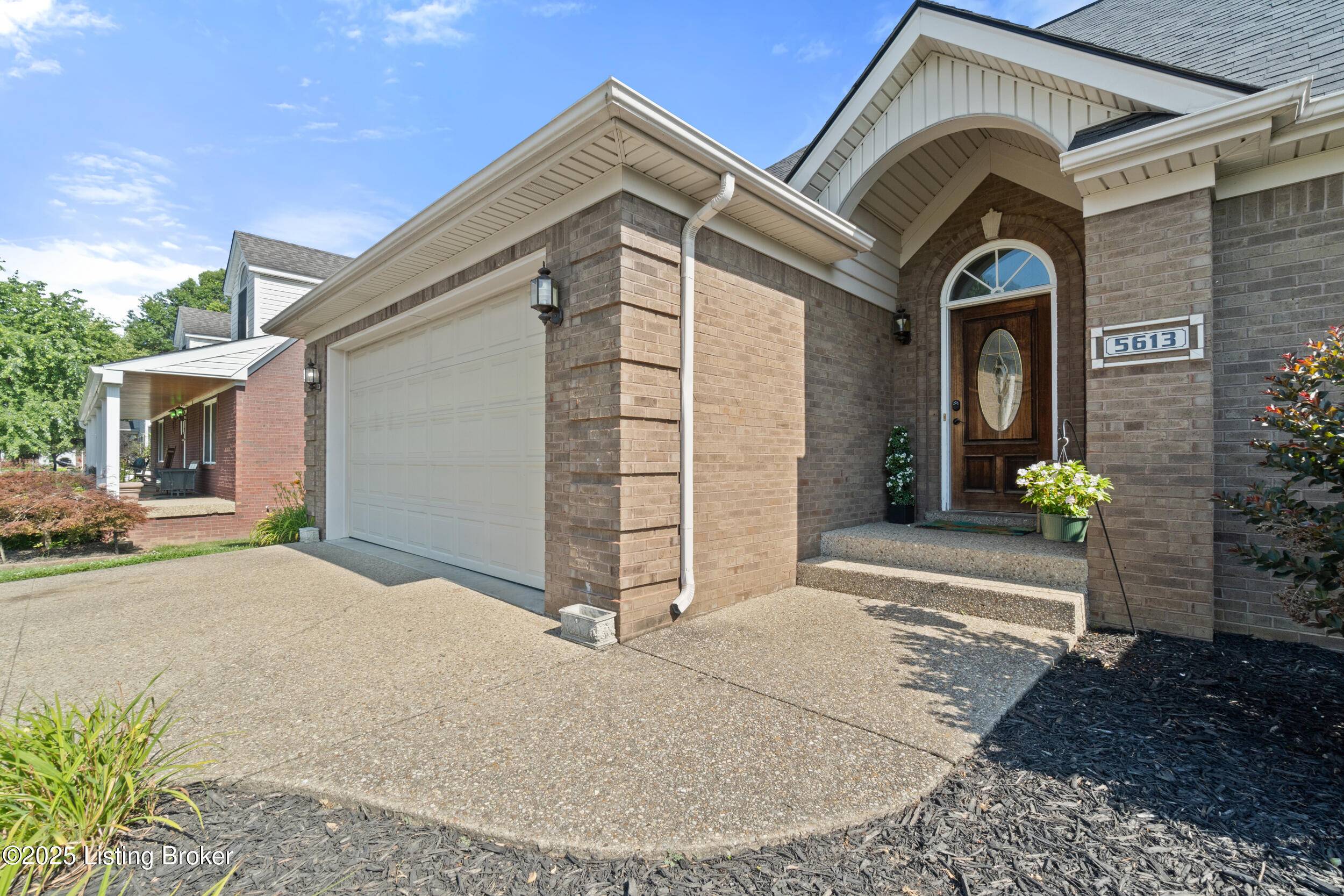 Louisville, KY 40258,5613 Grandel Blvd