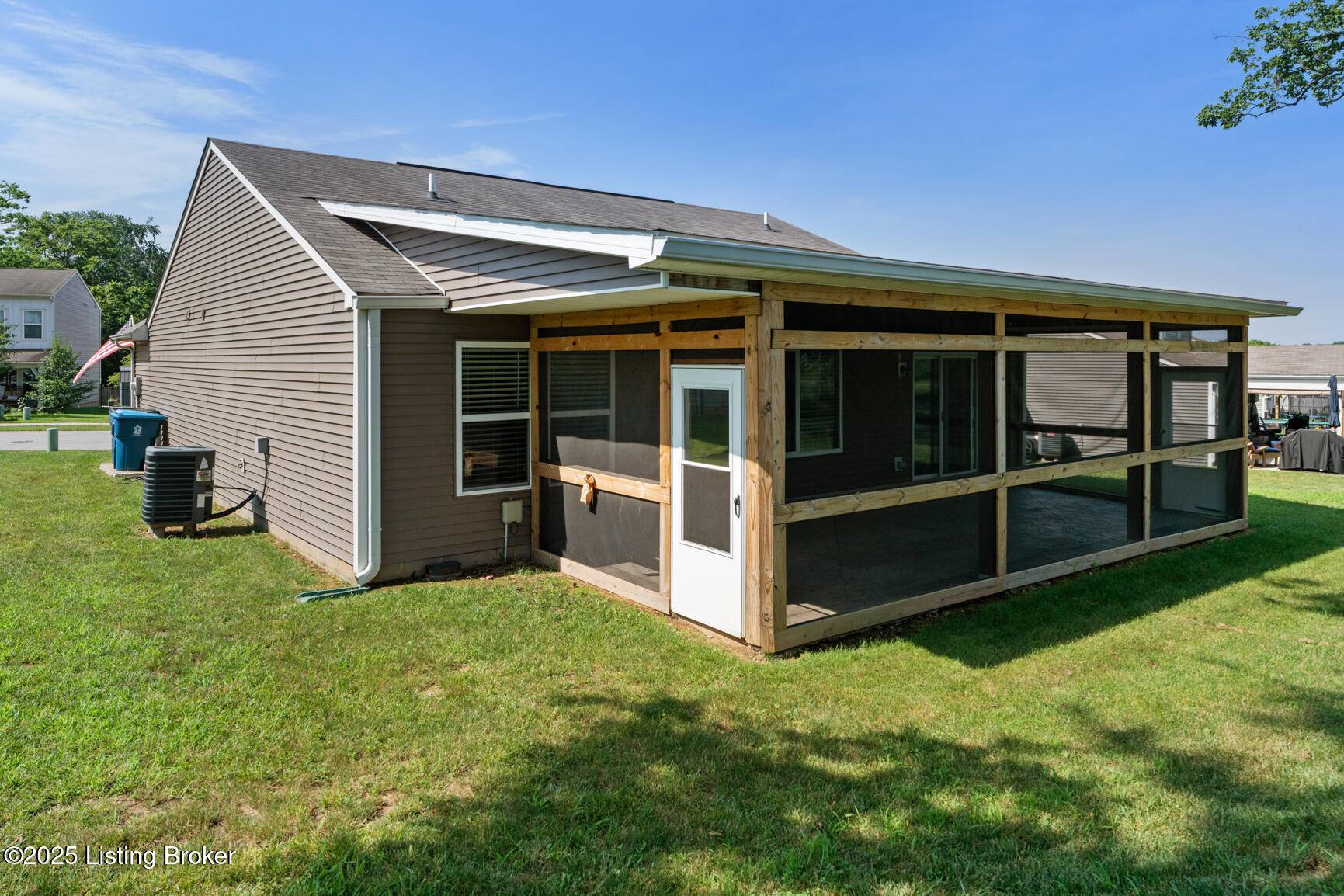 Shelbyville, KY 40065,615 Birchwood Cir