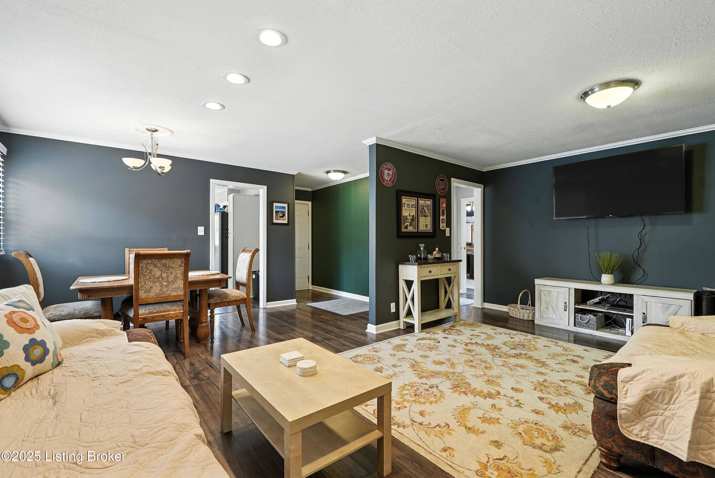 Louisville, KY 40220,3119 Radiance Rd