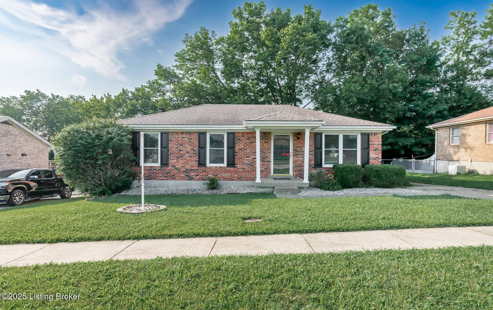 La Grange, KY 40031,517 Oak Leaf Dr