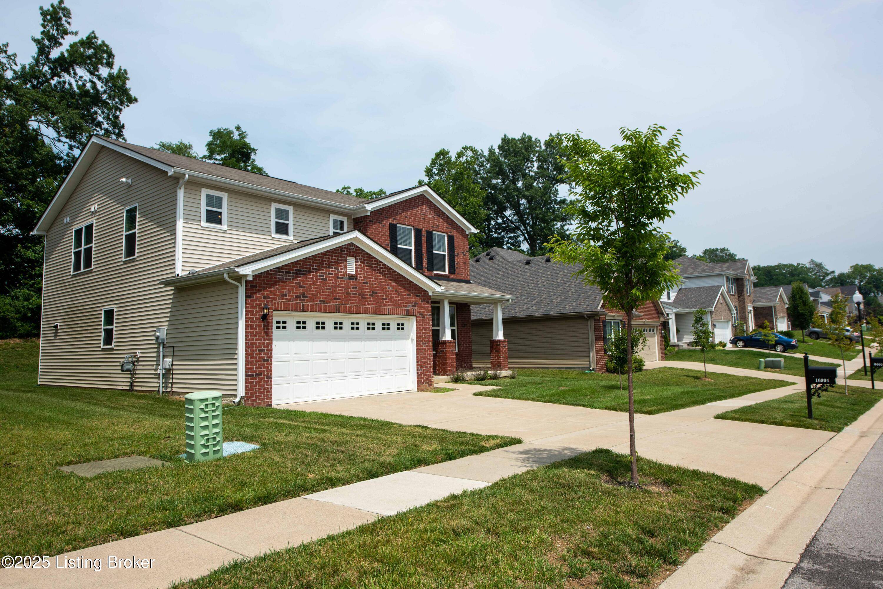 Louisville, KY 40245,16991 Green Crest Ln