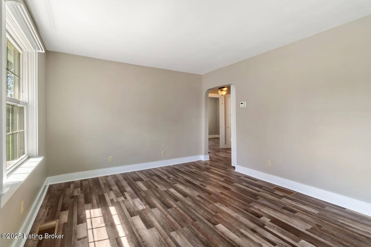 Hodgenville, KY 42748,204 S Greensburg St