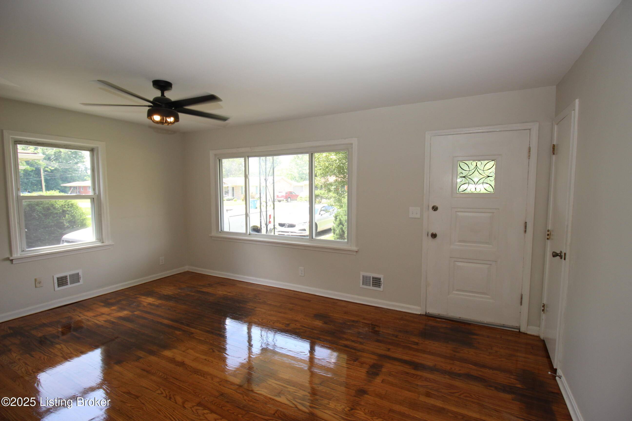 Louisville, KY 40213,6111 Gloria Ln