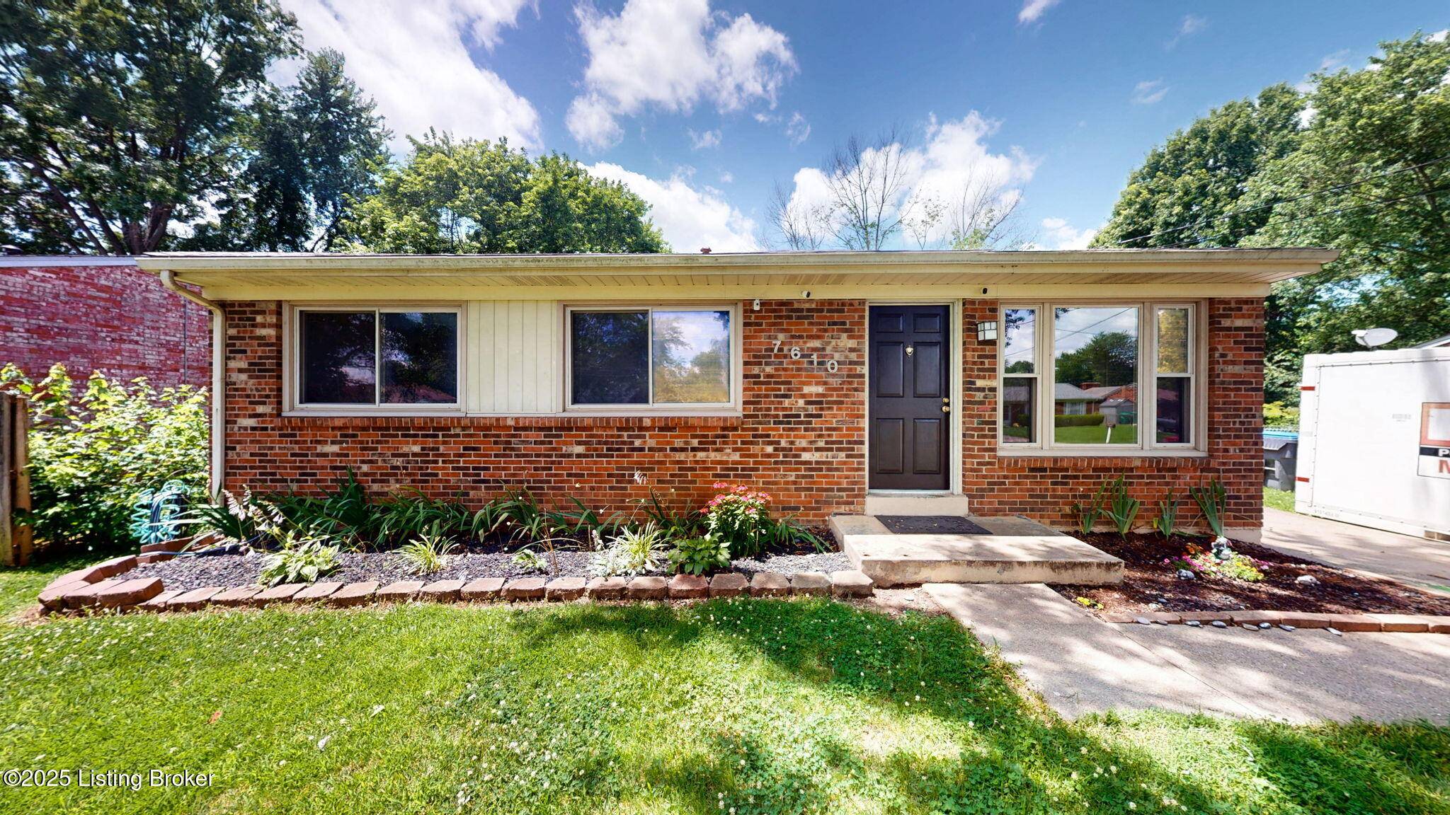 Louisville, KY 40258,7610 Labrador Dr
