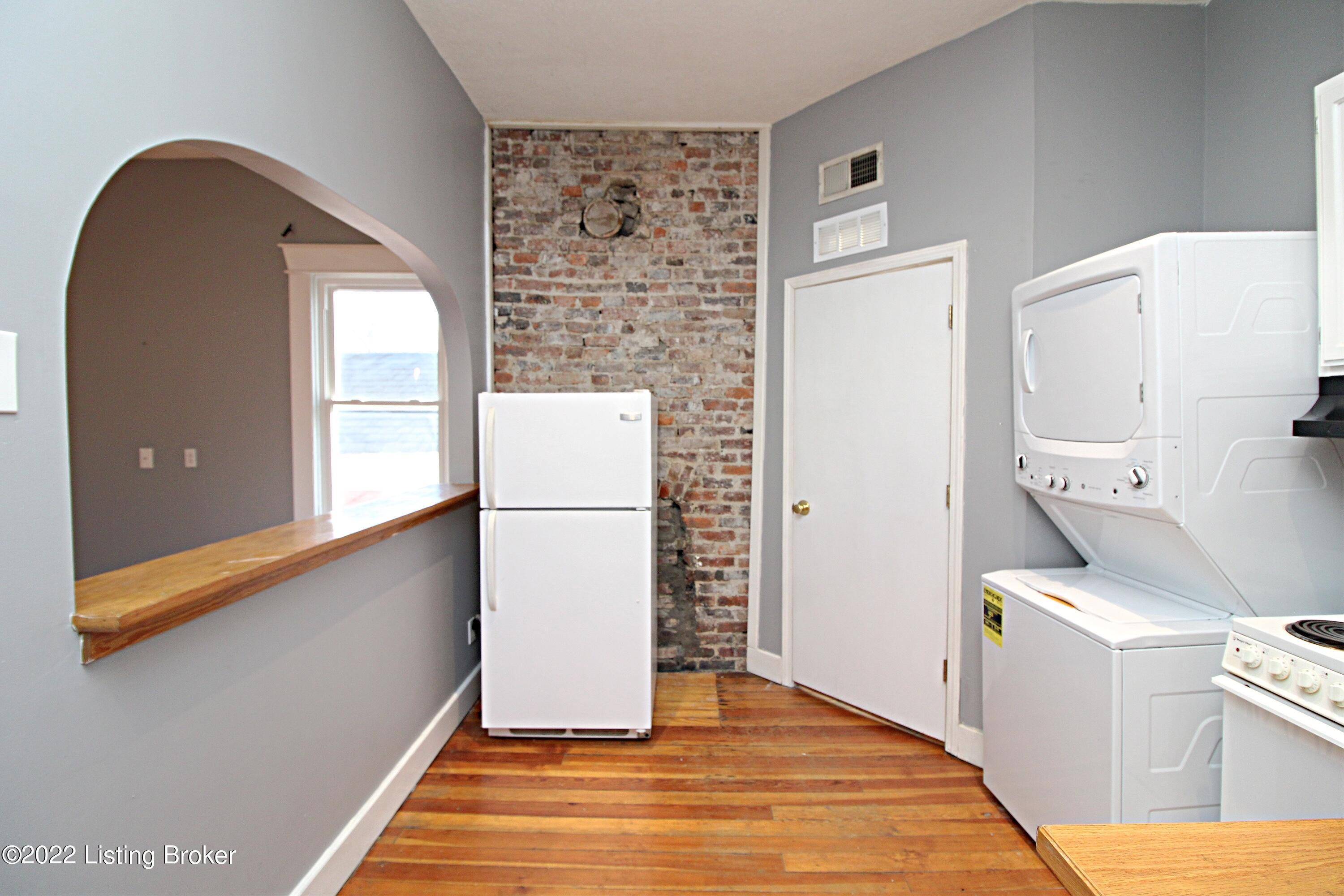 Louisville, KY 40206,158 State St #2F
