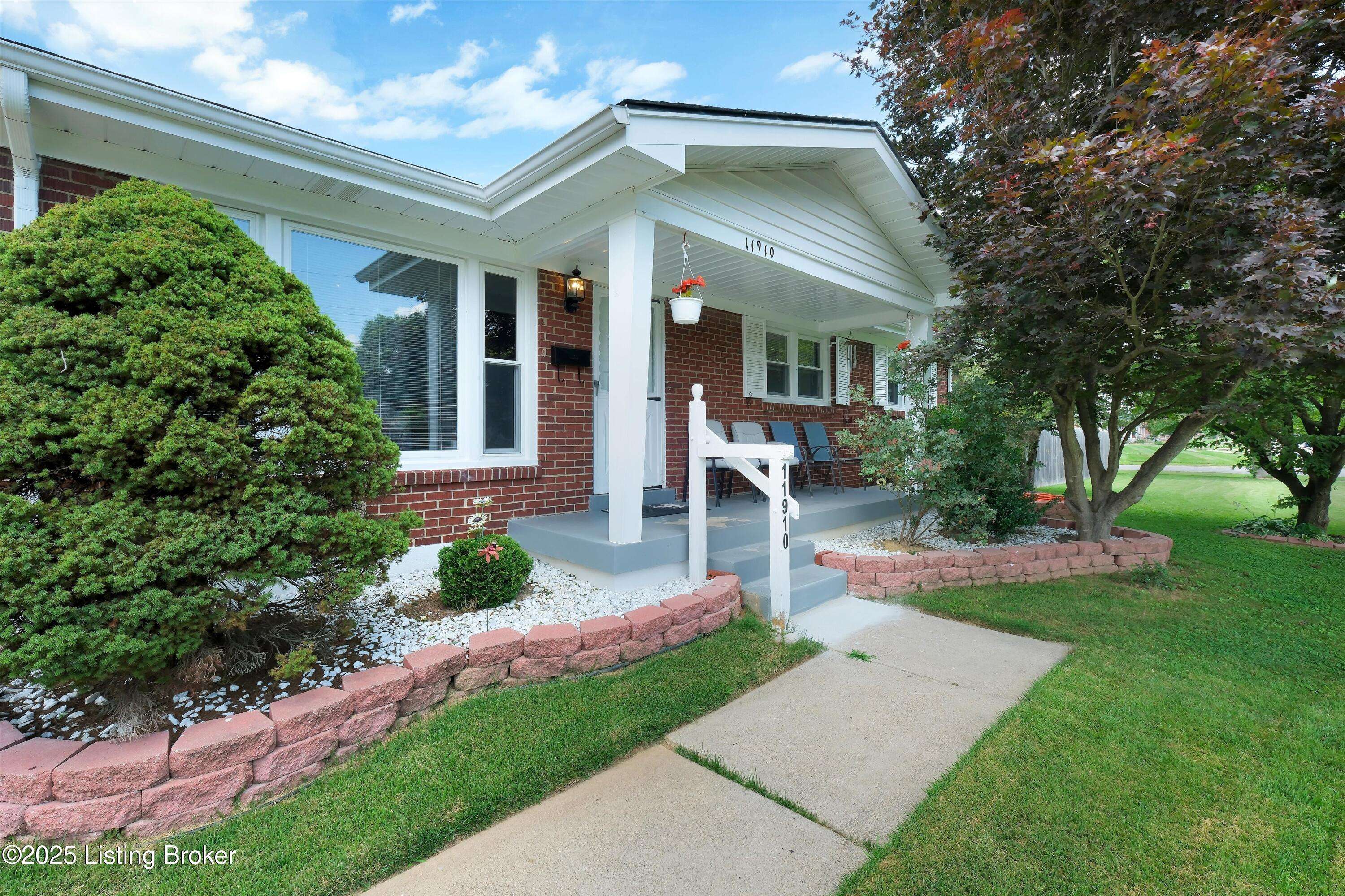 Louisville, KY 40272,11910 Poplarwood Dr
