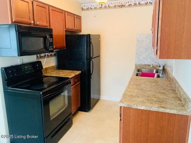 Louisville, KY 40243,228 Middletown SQ