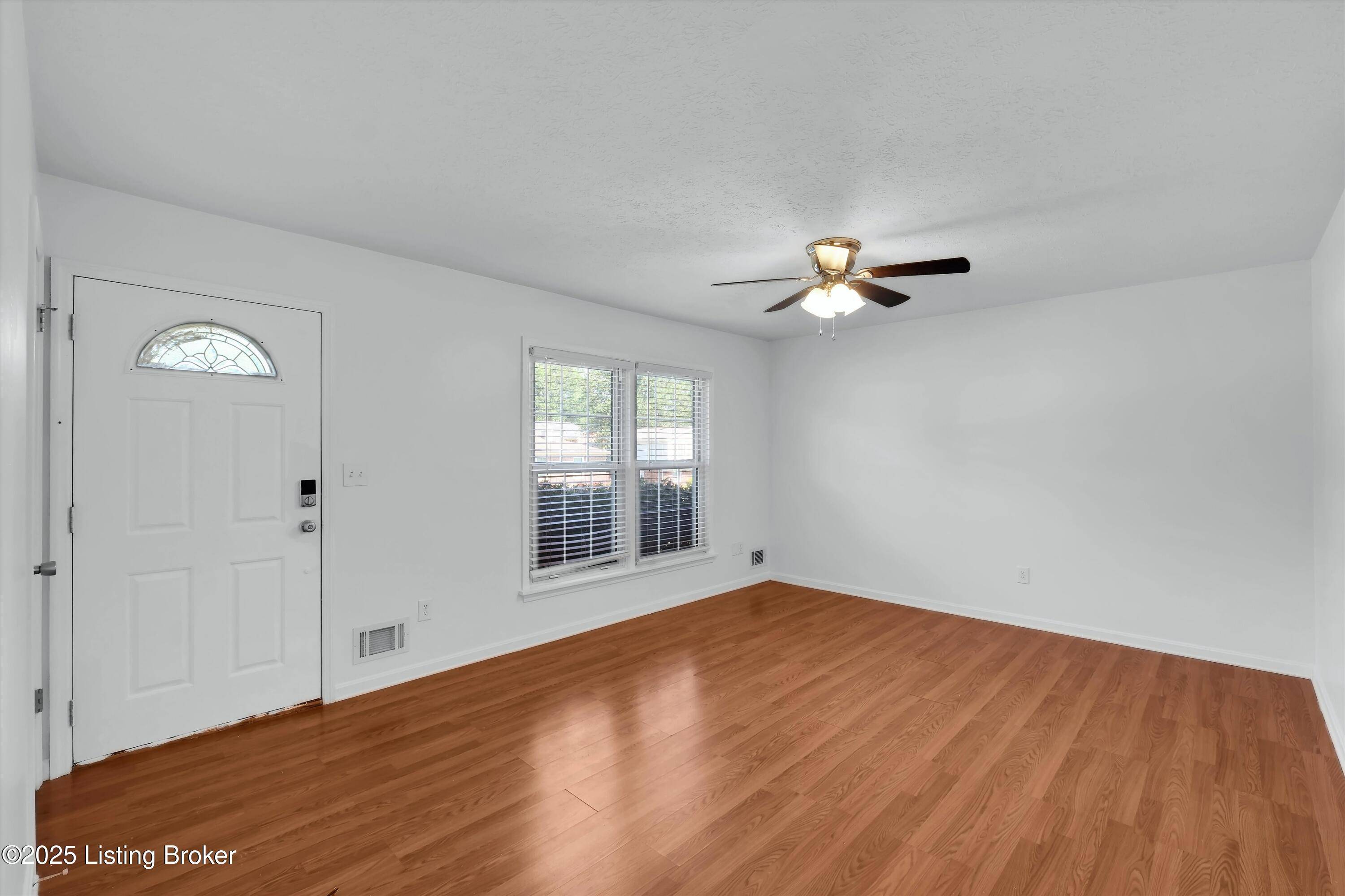 Louisville, KY 40228,8313 Daverman Dr