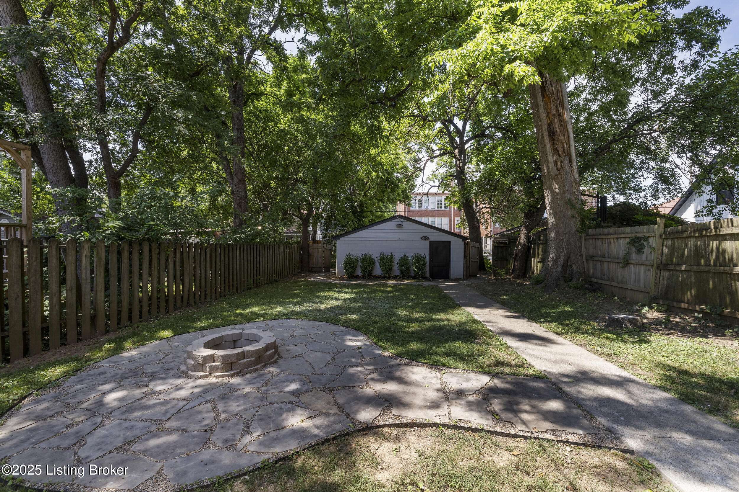 Louisville, KY 40204,1809 Eastern Pkwy