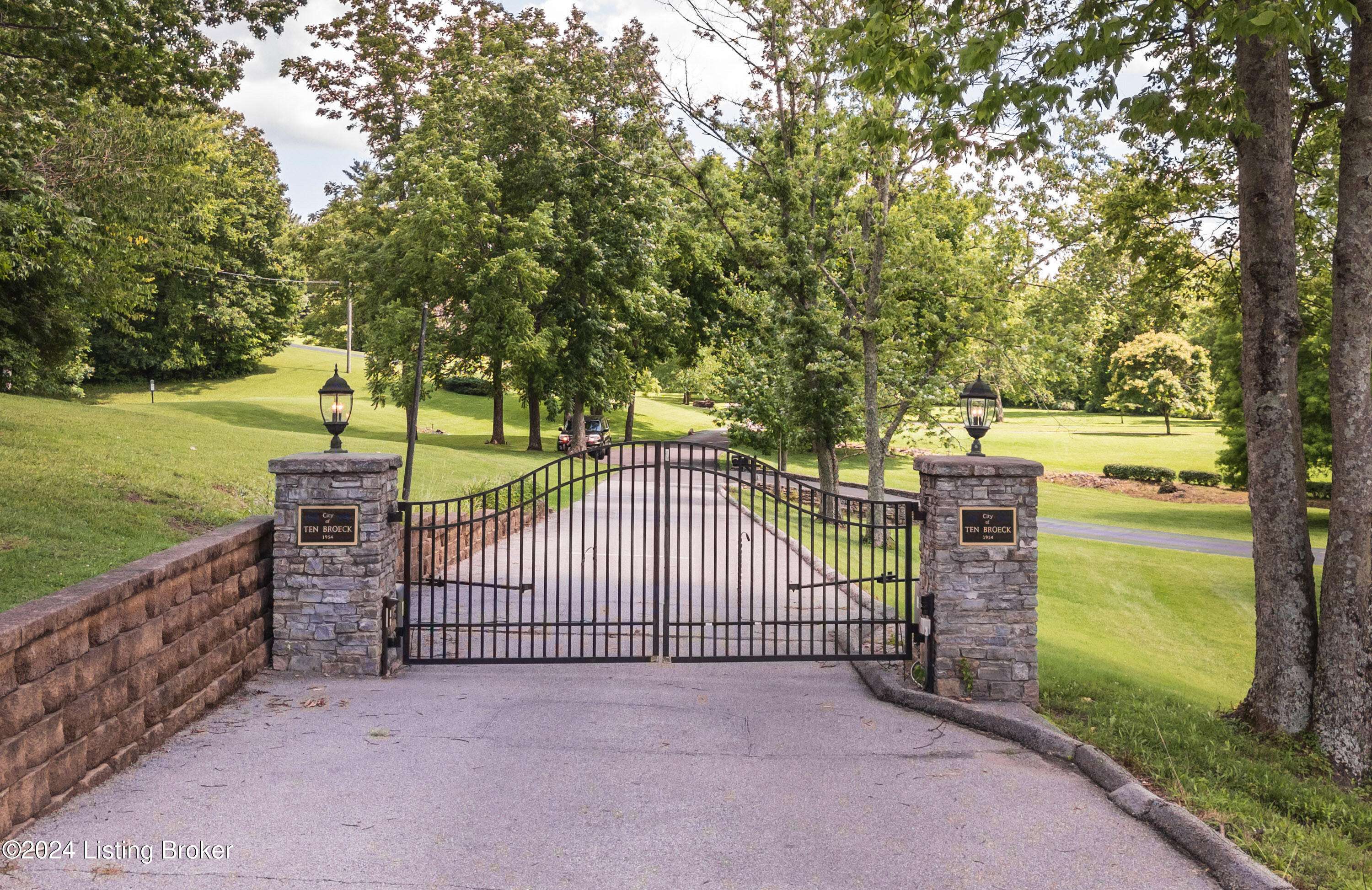 Louisville, KY 40241,3707 Ten Broeck WAY