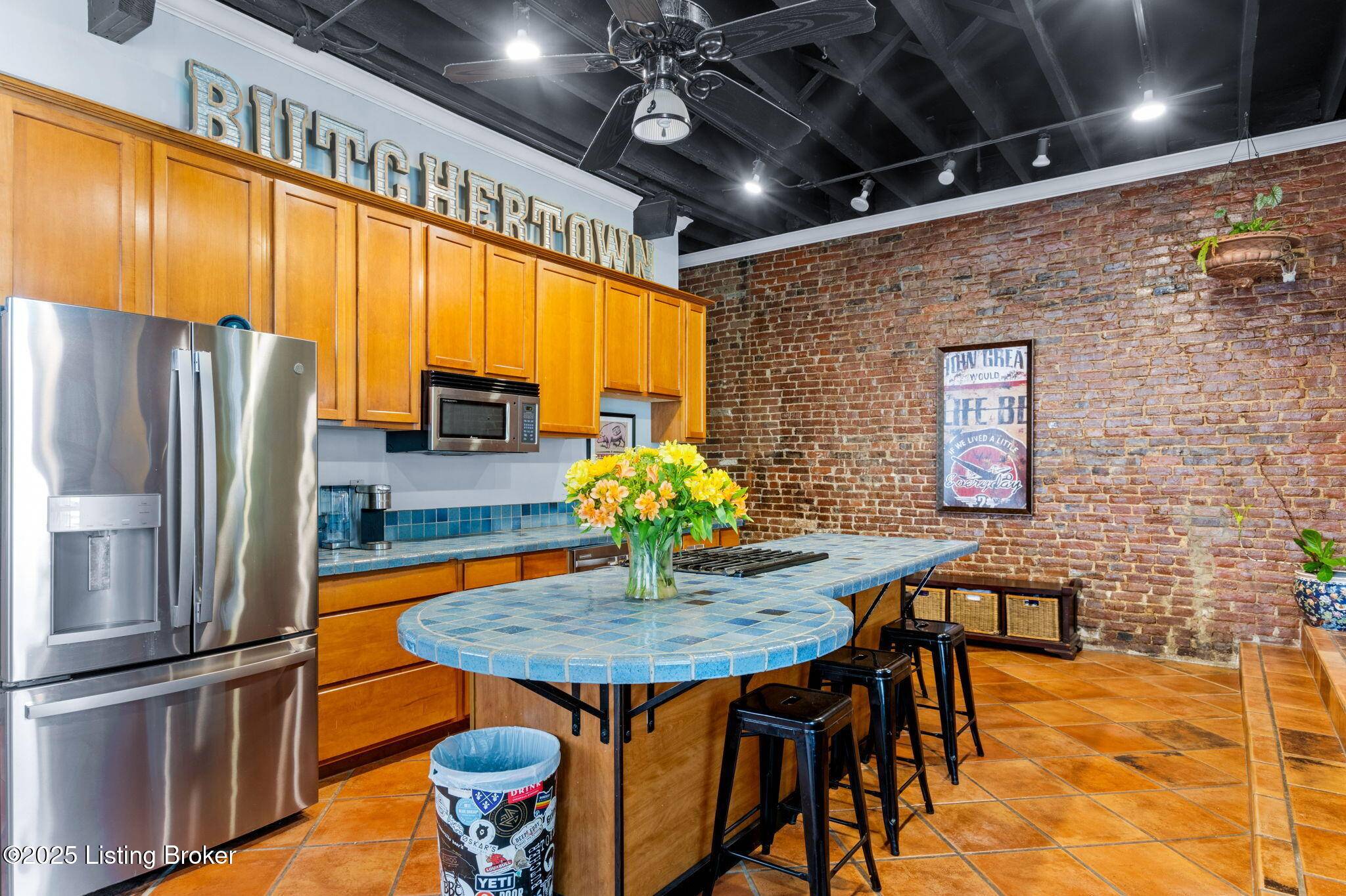Louisville, KY 40206,825 E Washington St