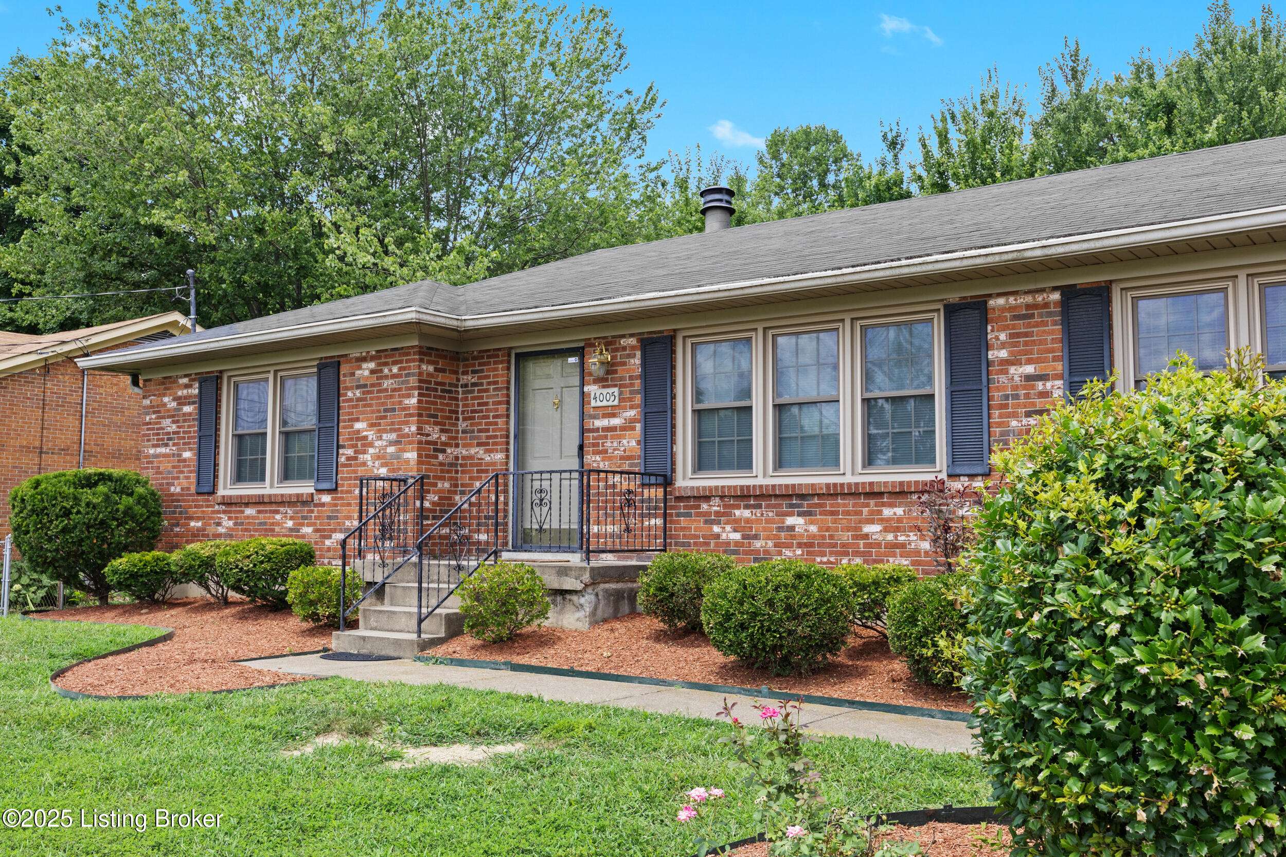 Louisville, KY 40219,4005 Pinecroft Dr