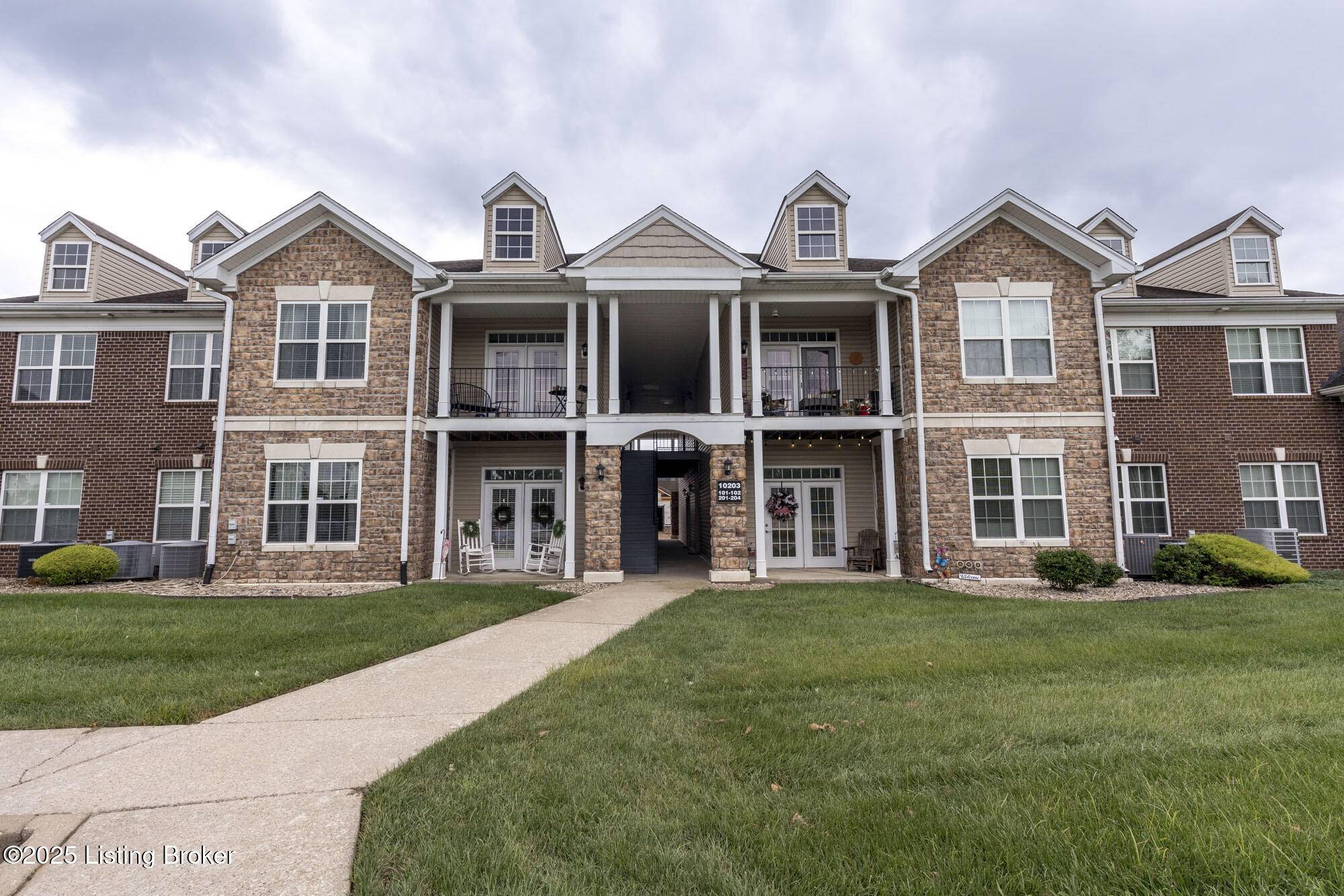 Louisville, KY 40291,10203 Lark Meadow Dr #201