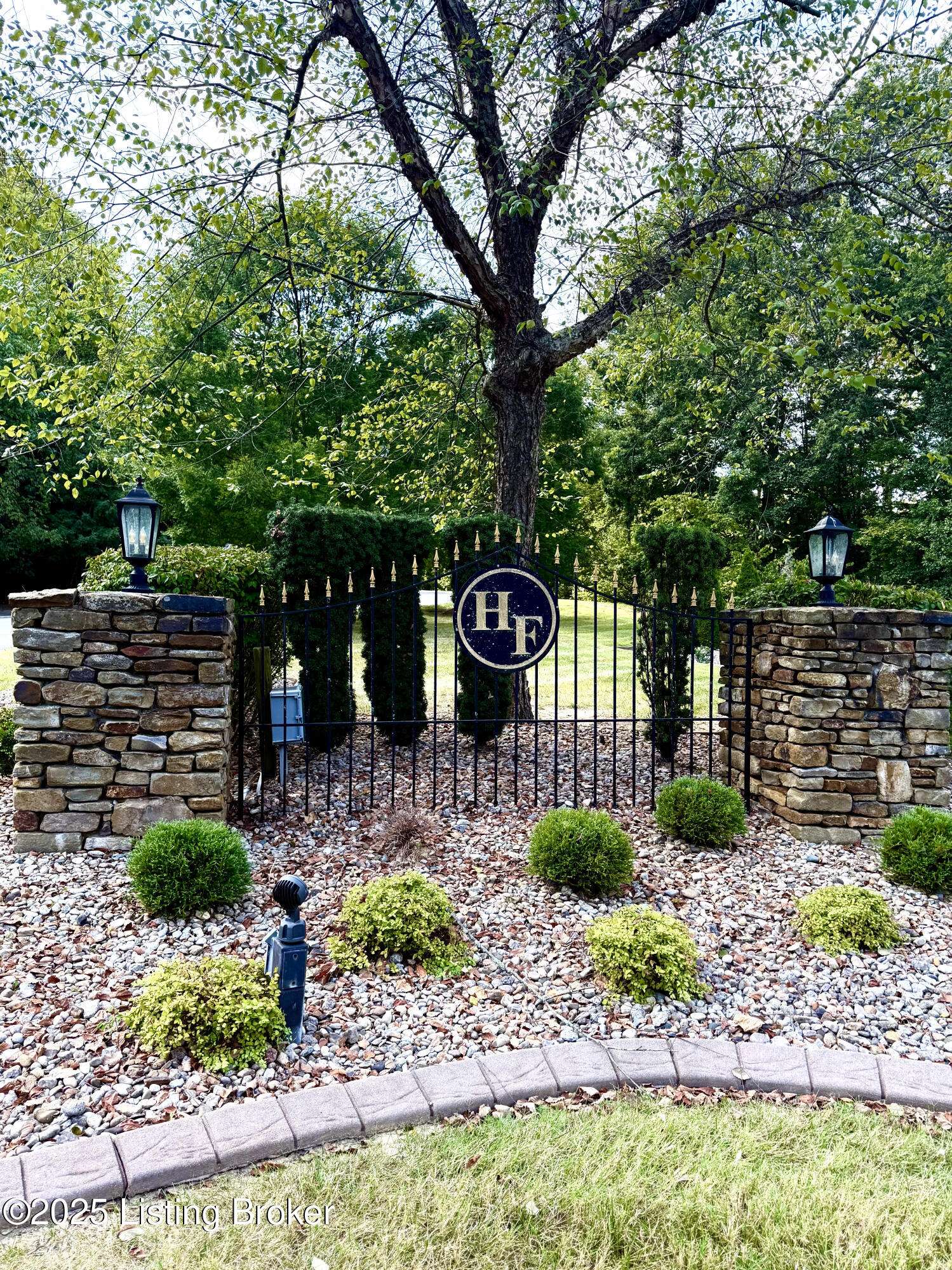 Louisville, KY 40214,7904 Princess Wood Ct