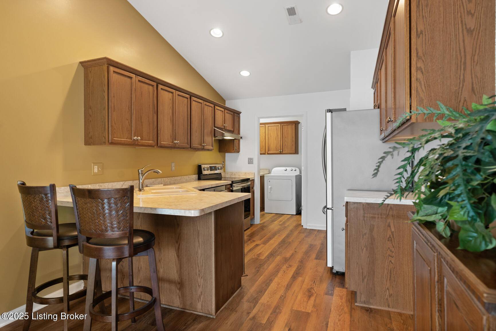 Louisville, KY 40229,9804 McNeely Lake Dr