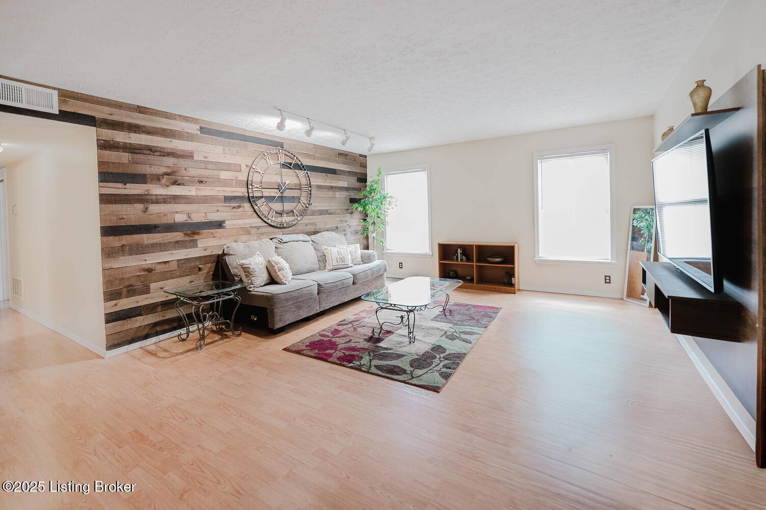 Louisville, KY 40222,1007 Lake Pl #H10