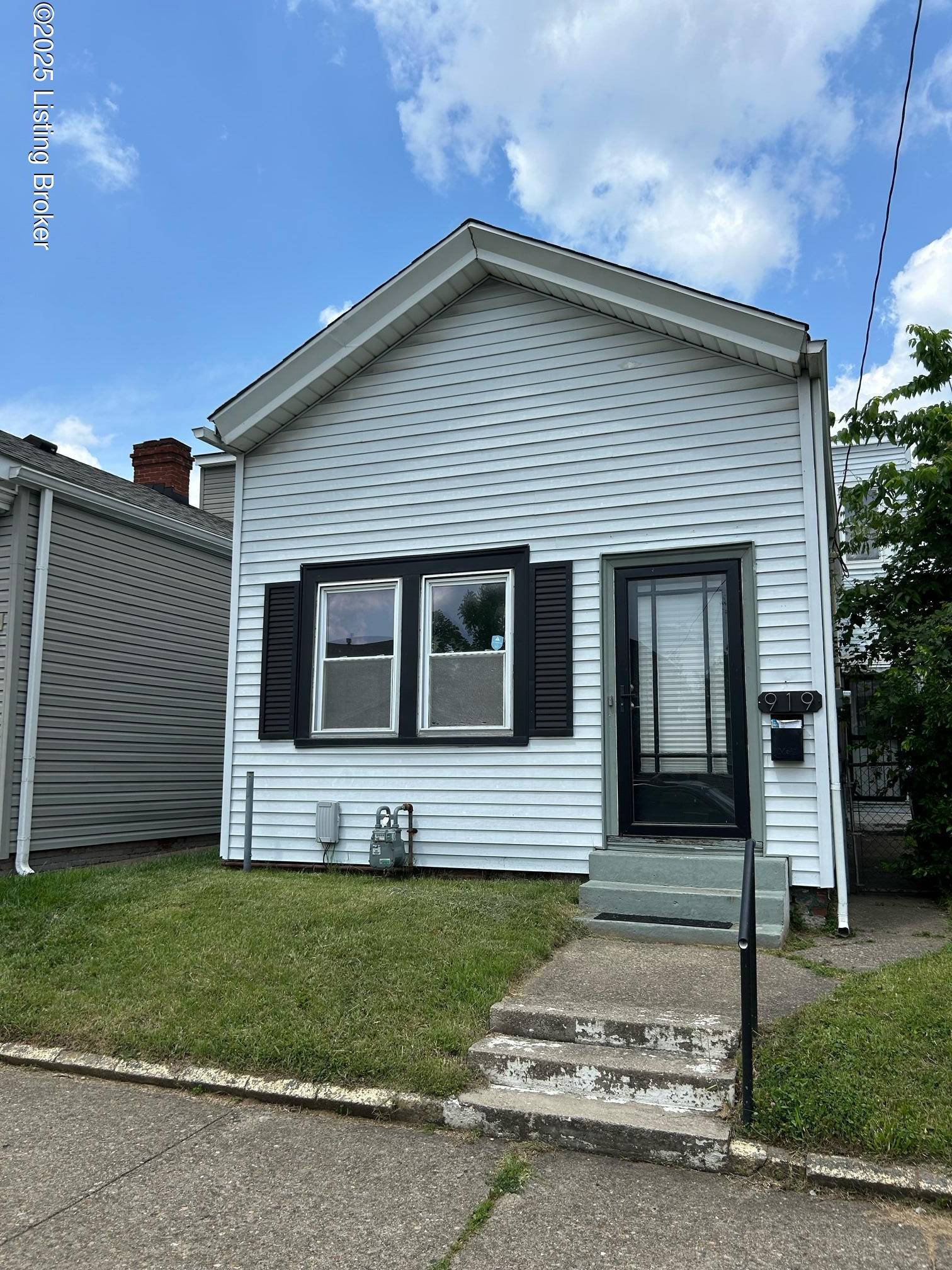 Louisville, KY 40204,919 E Oak St