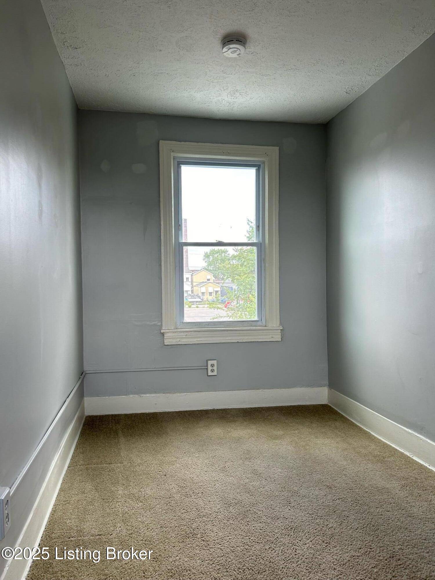 Louisville, KY 40204,919 E Oak St