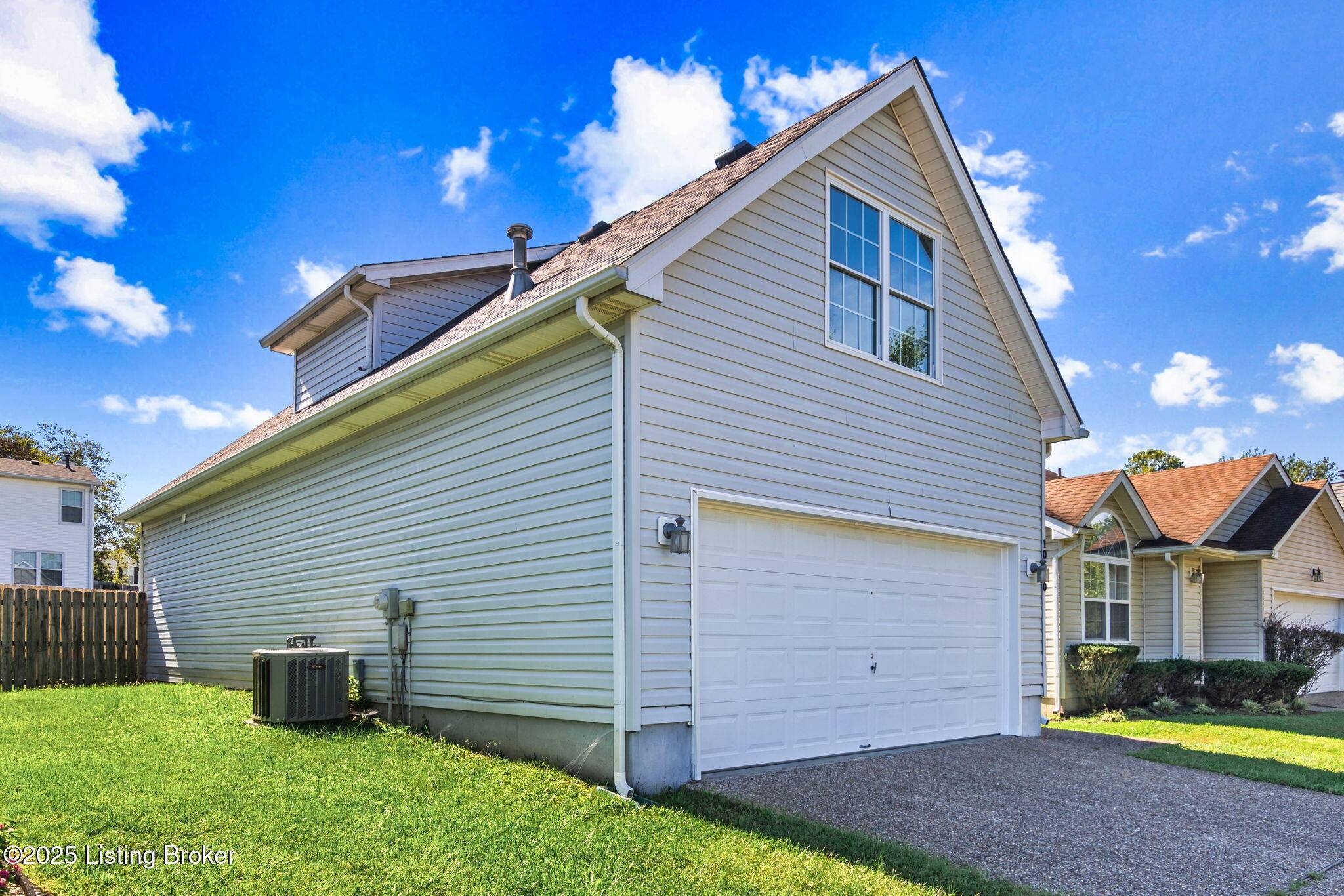 Louisville, KY 40299,10600 Pinoak View Dr