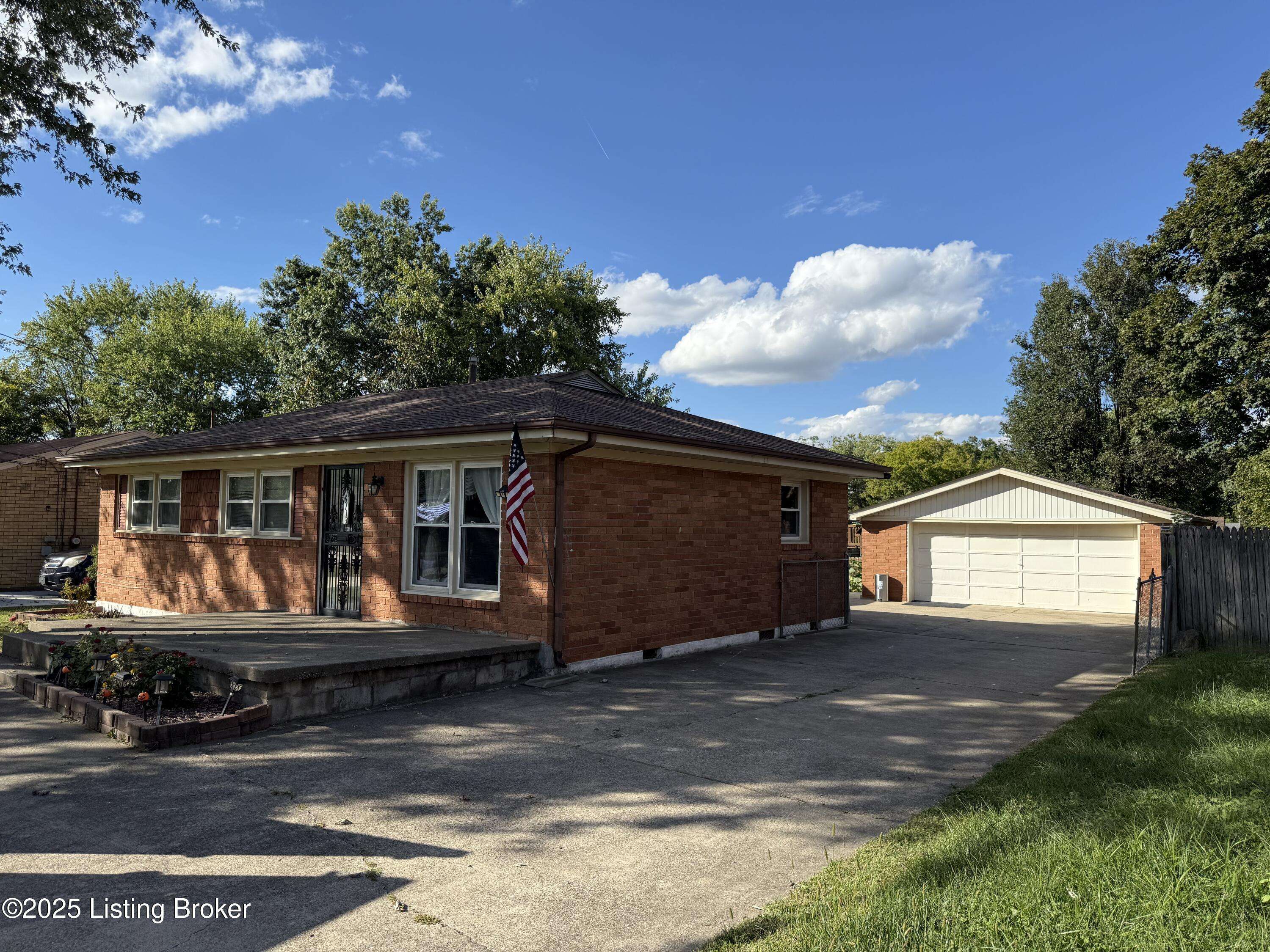 Louisville, KY 40229,6113 Chambers WAY