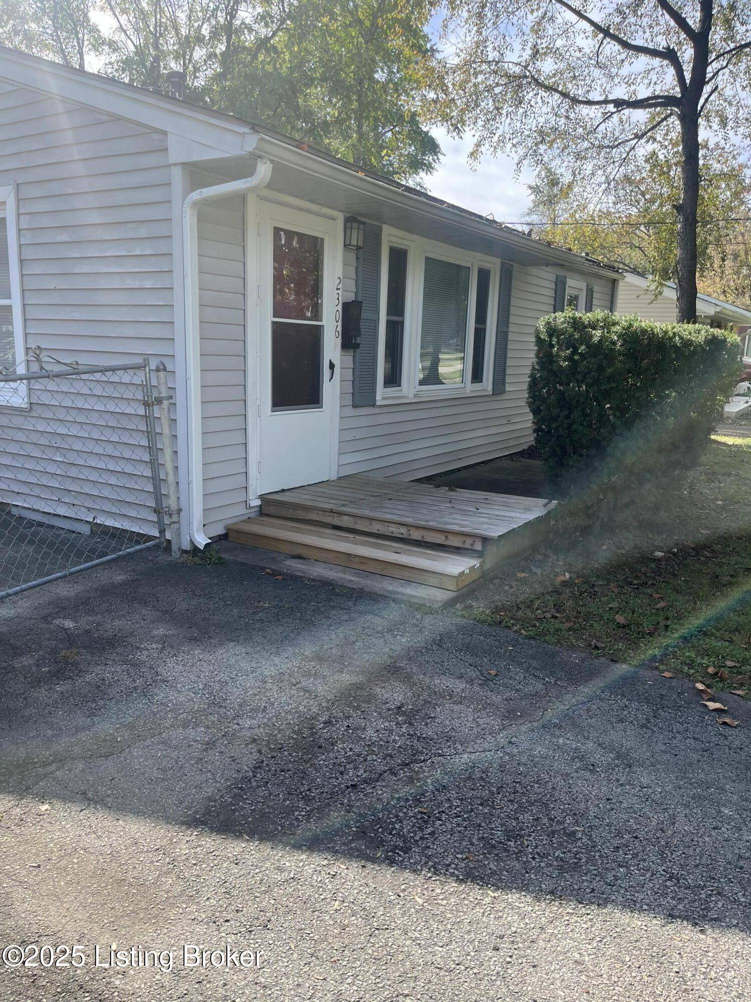 Louisville, KY 40216,2306 Franklin Ave