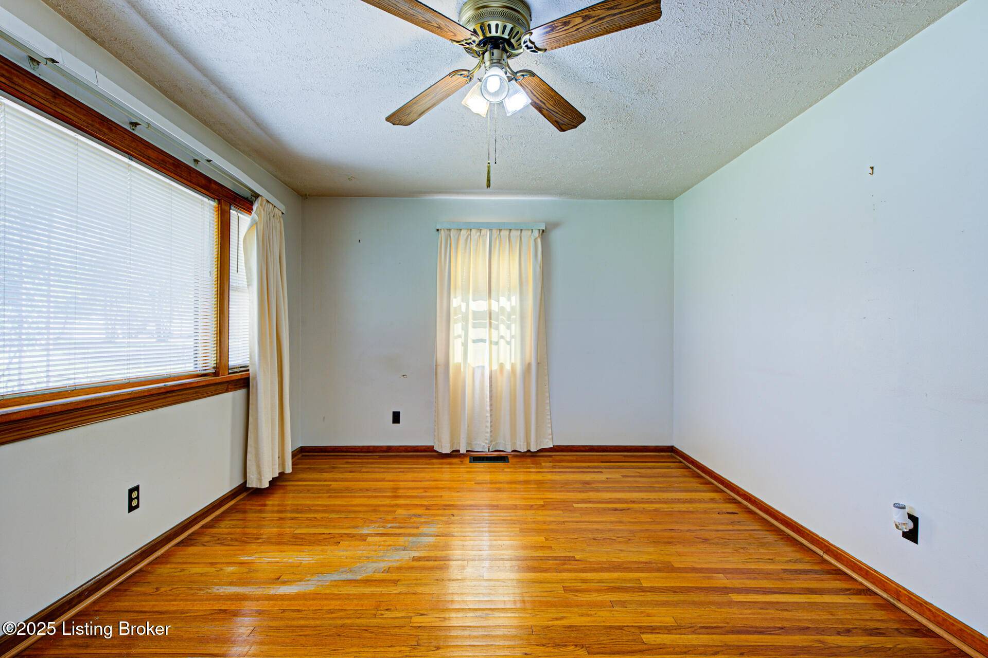 Louisville, KY 40258,7228 Daisy Ave