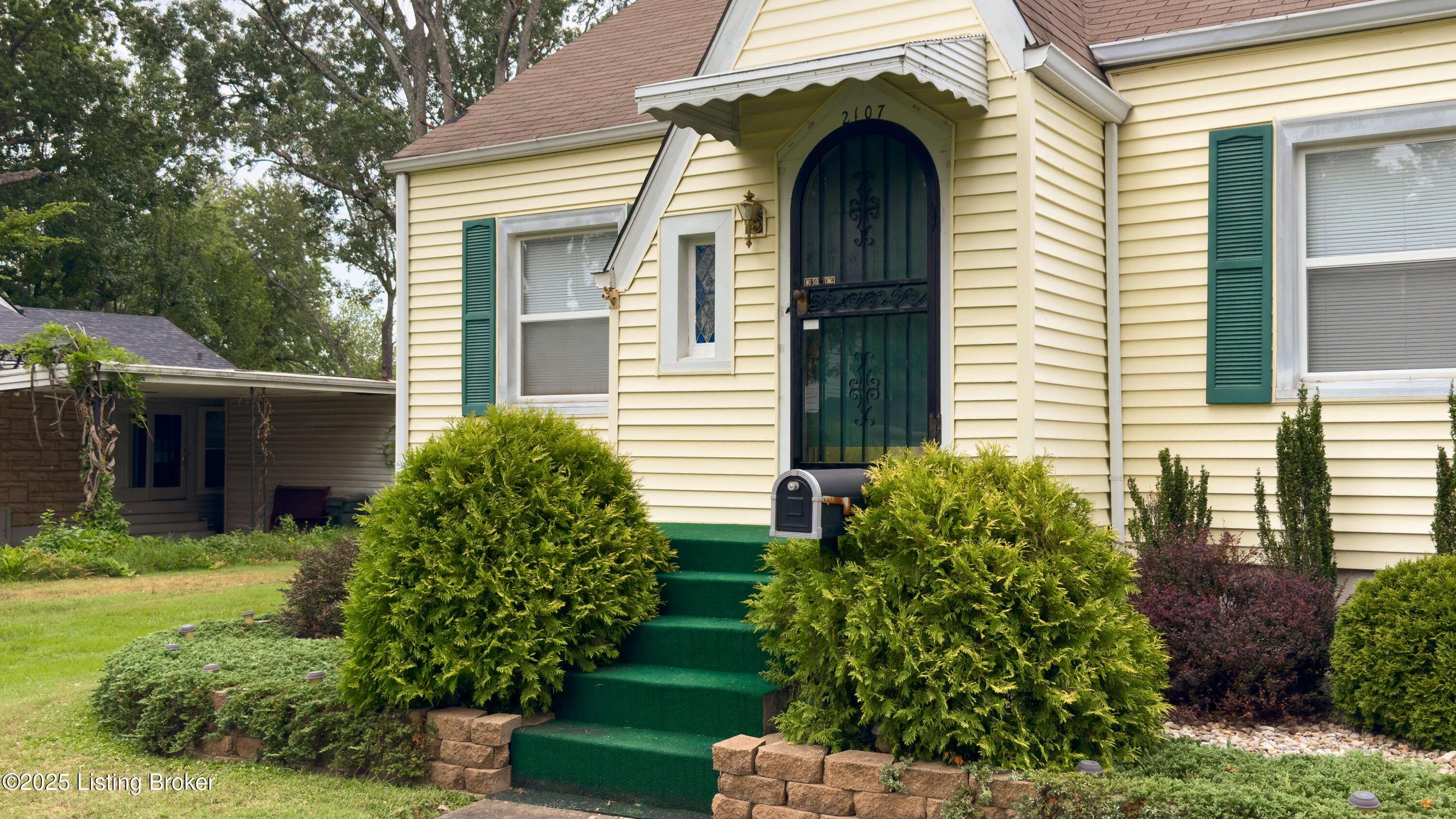 Louisville, KY 40216,2107 Auburn Dr