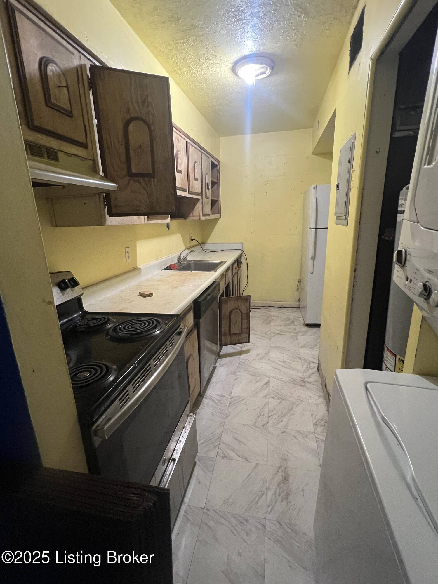 Louisville, KY 40218,1962 Goldsmith Ln ## C1