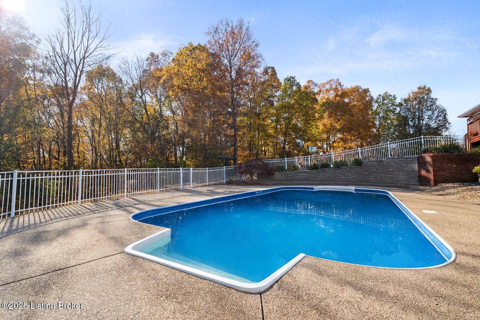 Louisville, KY 40214,1914 Grand Ridge Rd