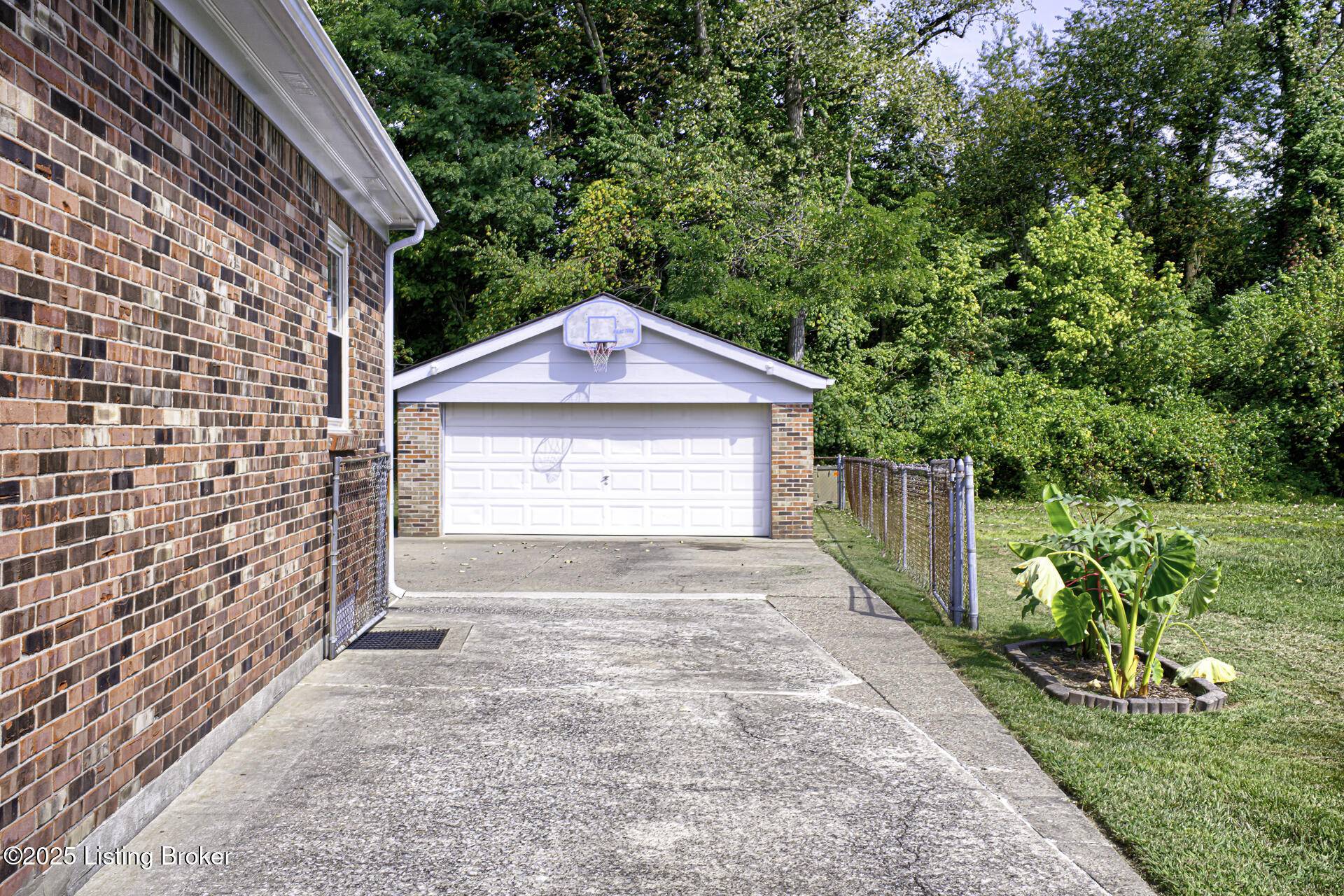 Louisville, KY 40229,10103 Blue Creek Dr