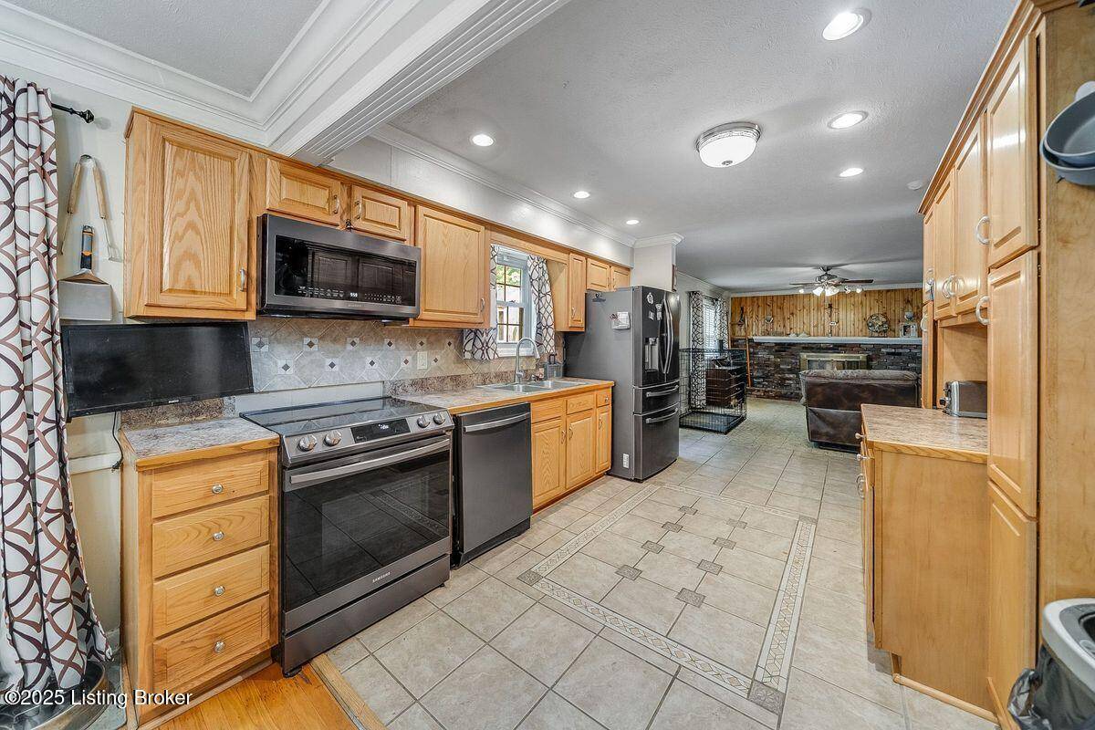 Louisville, KY 40272,9206 Lakeridge Dr