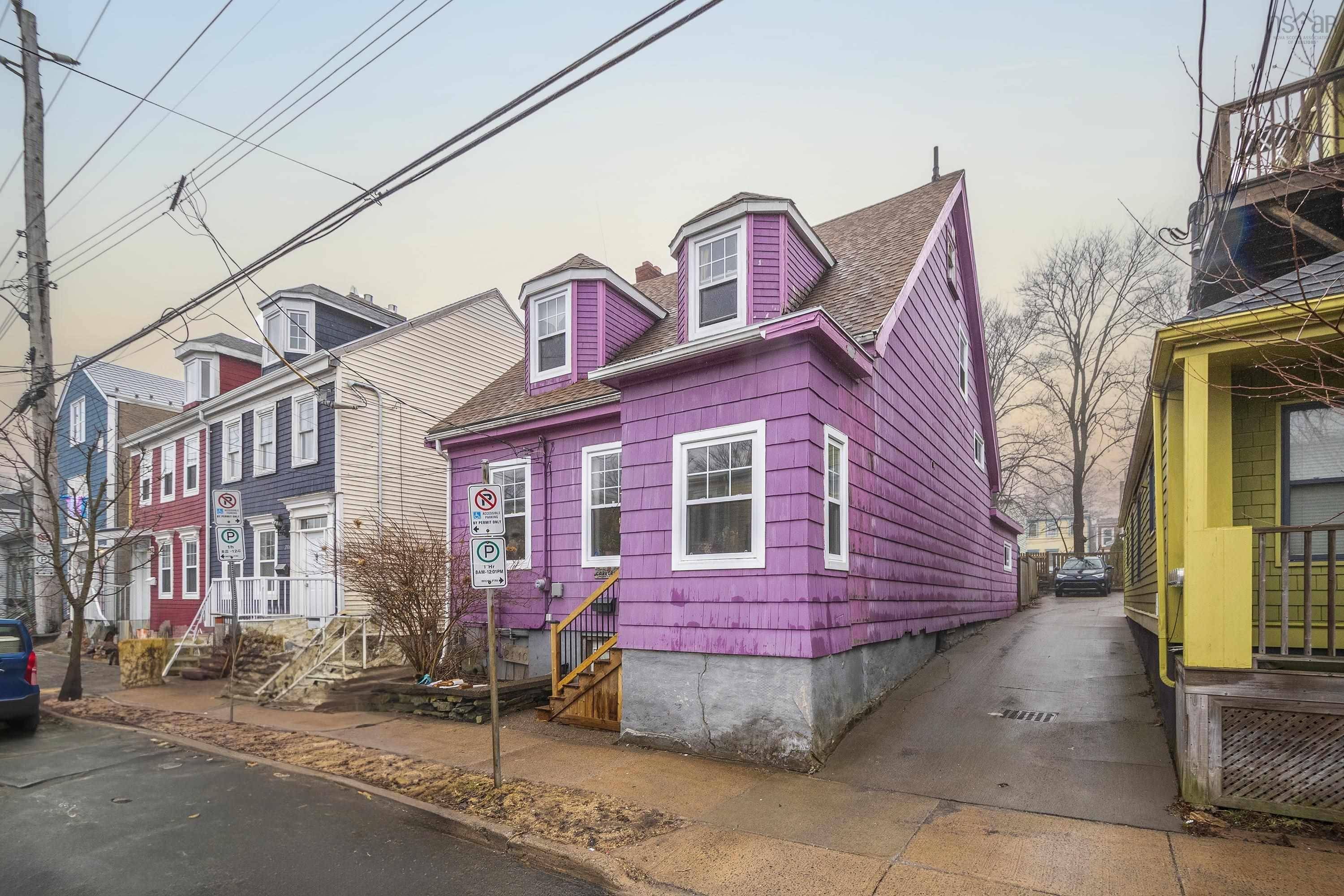 Halifax Peninsula, NS B2W 1E7,2110 Creighton St