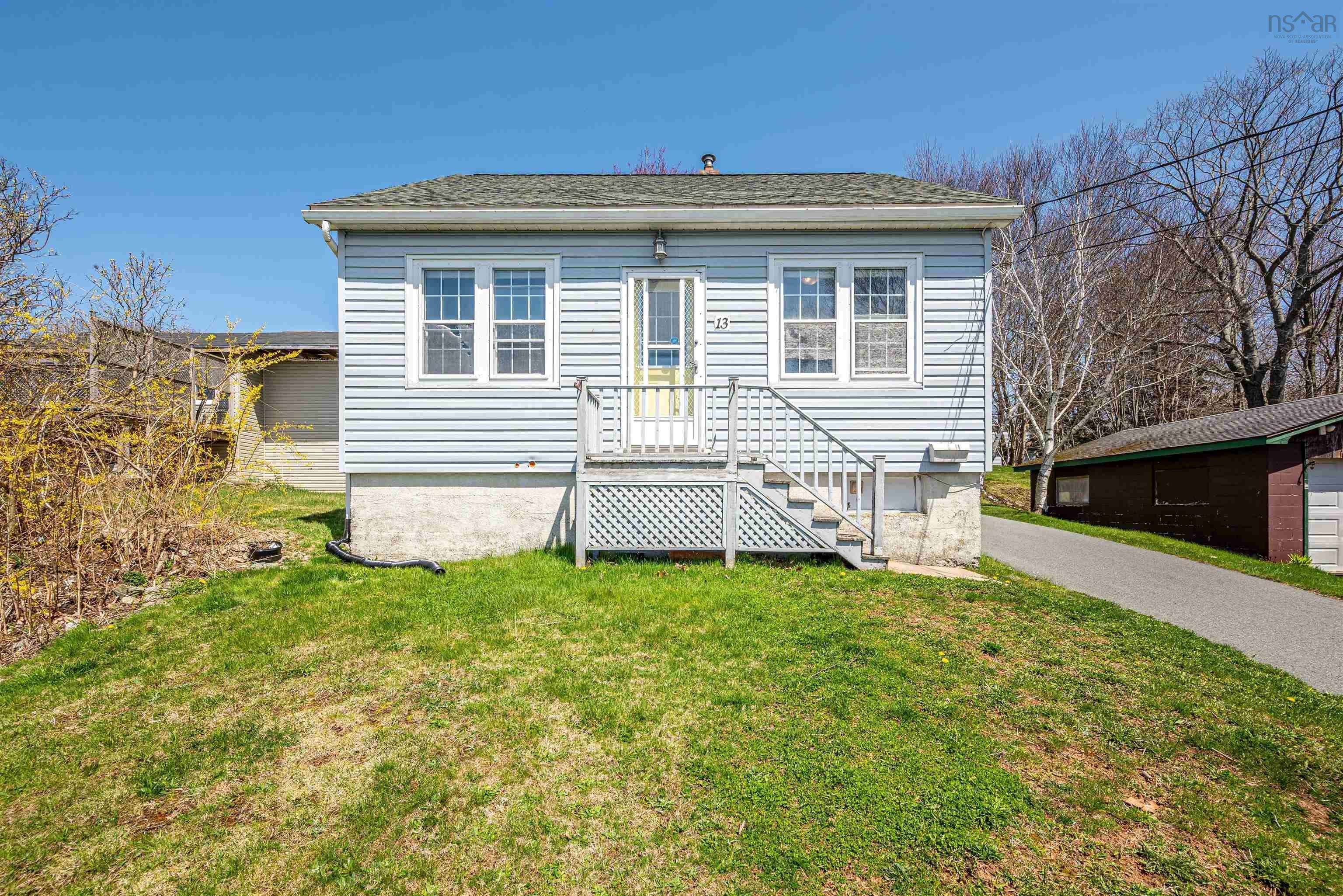 Dartmouth, NS B2W 1B1,13 Mackenzie St