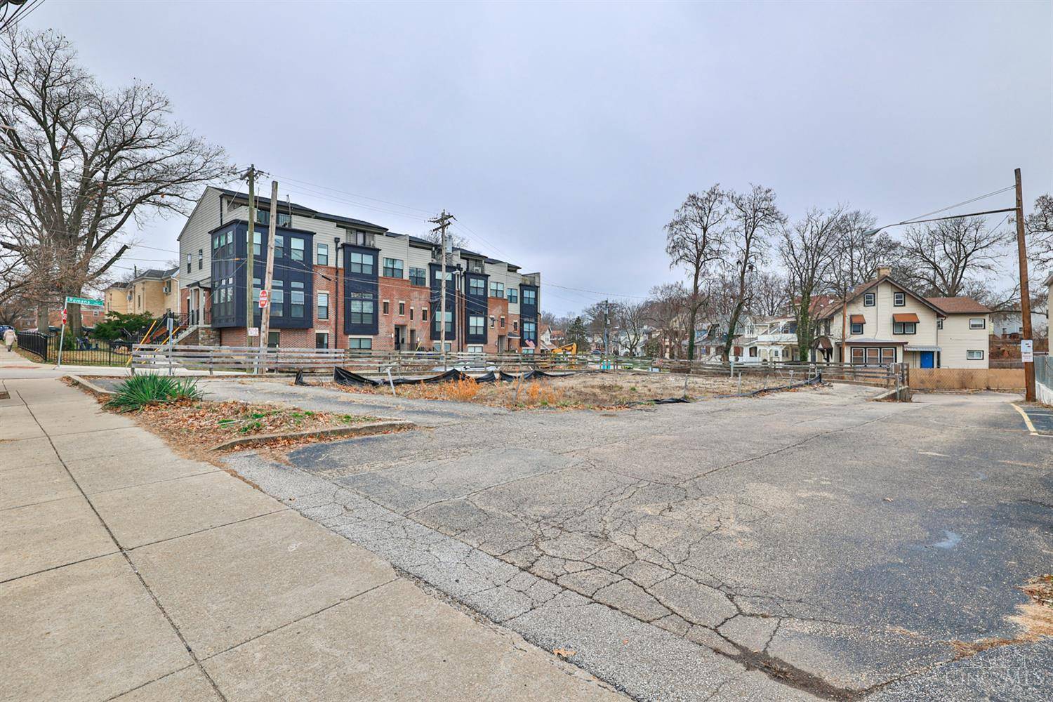 Cincinnati, OH 45209,2974 Madison Rd